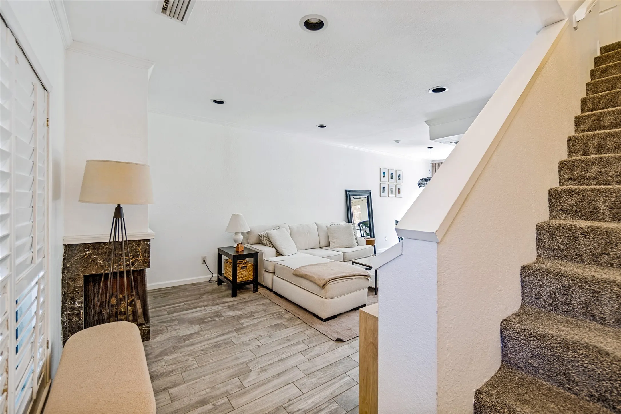 Single Family Residence For Sale in Dallas County , 4130 Wycliff Avenue 104, Dallas, Texas 75219, 2 Bedroom, 3 Bathroom, Garage spaces, 1,108 Sqft, built in 1984, mls#21353732, Real Estate Agent in Dallas, Homes For Sale in Dallas county, Homes For Sale in Dallas, Realtor in Dallas Texas, Real Estate Brokerage Independent Realty Texas, Luminita Cordes Realtor