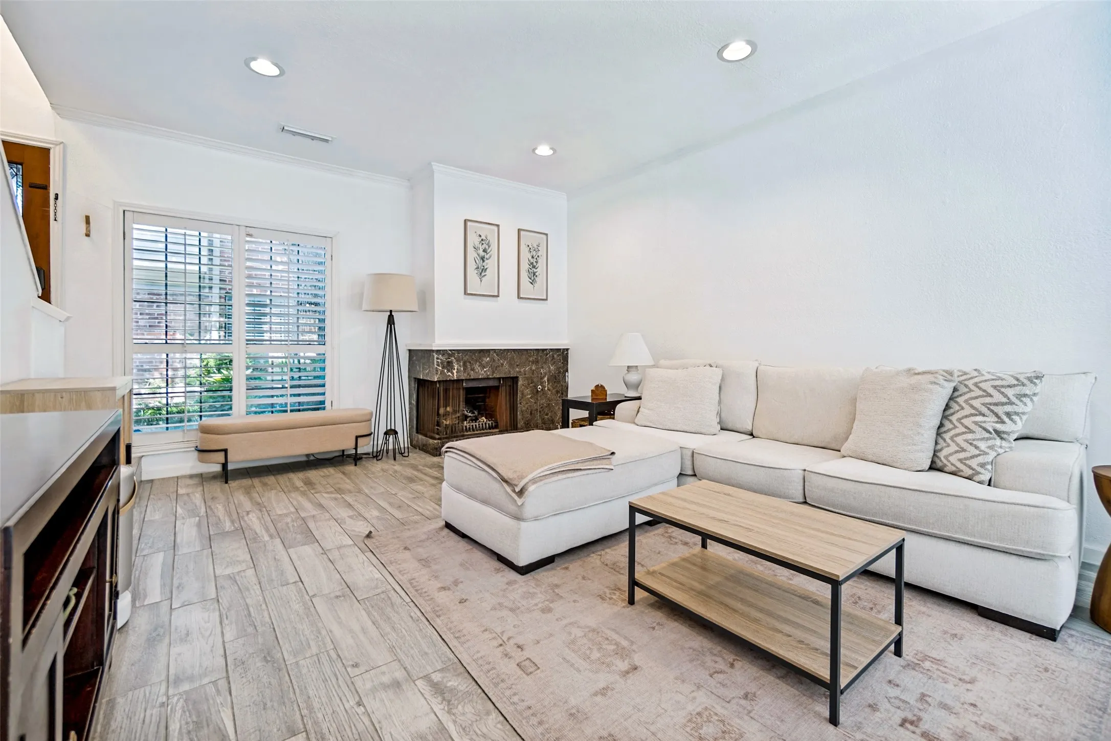 Single Family Residence For Sale in Dallas County , 4130 Wycliff Avenue 104, Dallas, Texas 75219, 2 Bedroom, 3 Bathroom, Garage spaces, 1,108 Sqft, built in 1984, mls#21353732, Real Estate Agent in Dallas, Homes For Sale in Dallas county, Homes For Sale in Dallas, Realtor in Dallas Texas, Real Estate Brokerage Independent Realty Texas, Luminita Cordes Realtor