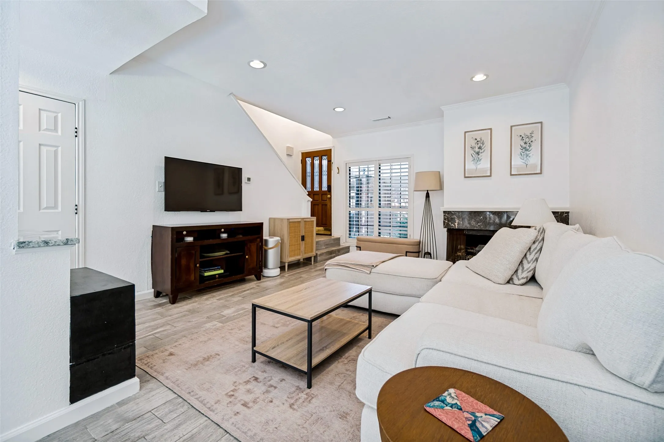 Single Family Residence For Sale in Dallas County , 4130 Wycliff Avenue 104, Dallas, Texas 75219, 2 Bedroom, 3 Bathroom, Garage spaces, 1,108 Sqft, built in 1984, mls#21353732, Real Estate Agent in Dallas, Homes For Sale in Dallas county, Homes For Sale in Dallas, Realtor in Dallas Texas, Real Estate Brokerage Independent Realty Texas, Luminita Cordes Realtor