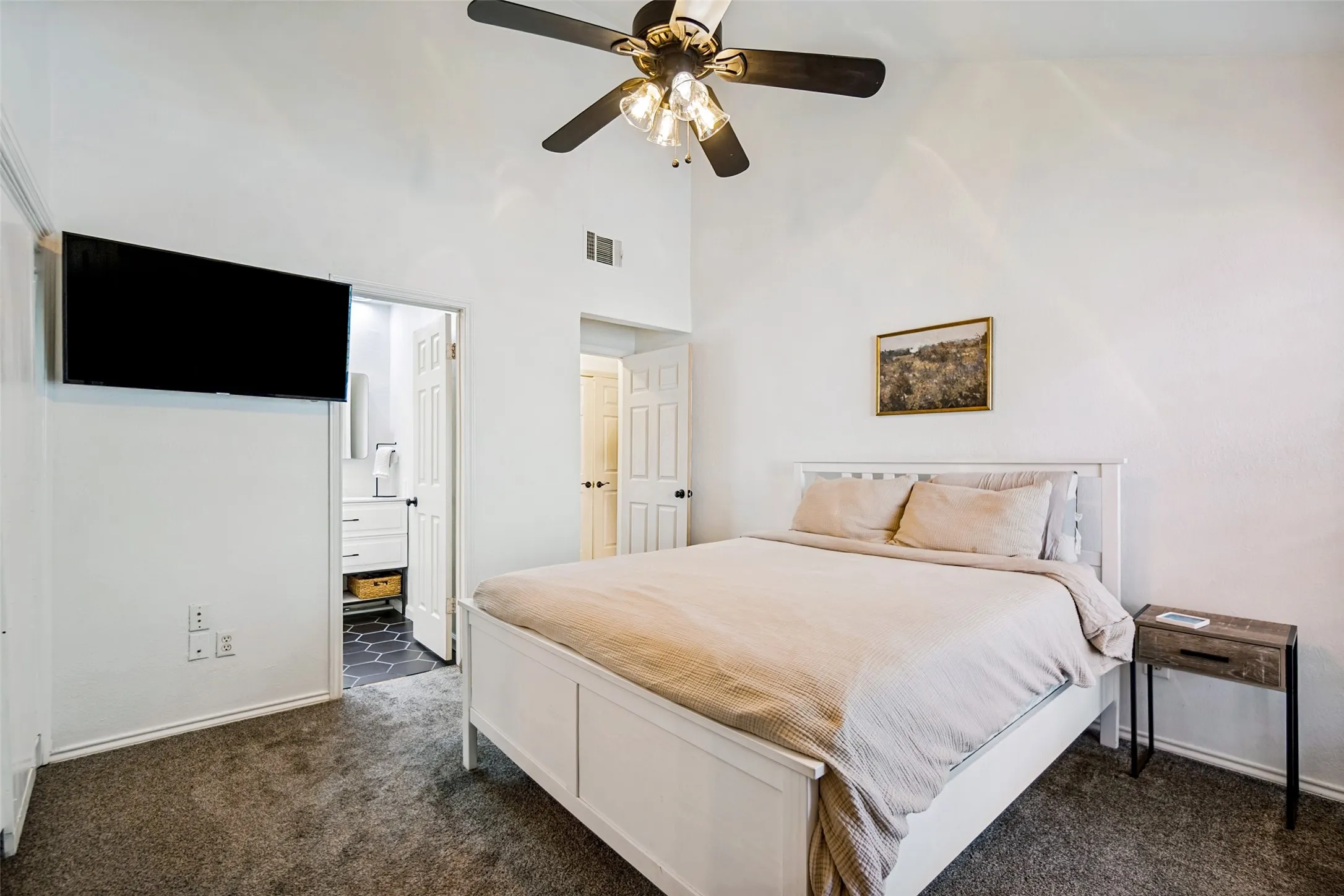 Single Family Residence For Sale in Dallas County , 4130 Wycliff Avenue 104, Dallas, Texas 75219, 2 Bedroom, 3 Bathroom, Garage spaces, 1,108 Sqft, built in 1984, mls#21353732, Real Estate Agent in Dallas, Homes For Sale in Dallas county, Homes For Sale in Dallas, Realtor in Dallas Texas, Real Estate Brokerage Independent Realty Texas, Luminita Cordes Realtor