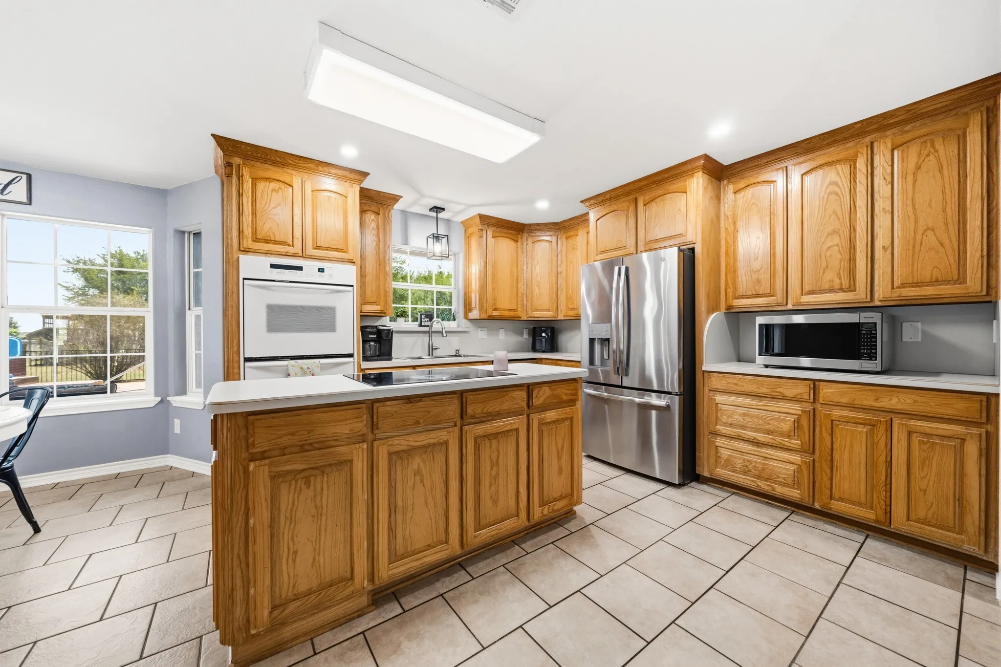 Single Family Residence For Sale in Hill County , 900 E Chad Street, Whitney, Texas 76692, 3 Bedroom, 4 Bathroom, 2 Garage spaces, 2,252 Sqft, built in 2004, mls#21353083, Real Estate Agent in Whitney, Homes For Sale in Hill county, Homes For Sale in Whitney, Realtor in Whitney Texas, Real Estate Brokerage Independent Realty Texas, Luminita Cordes Realtor
