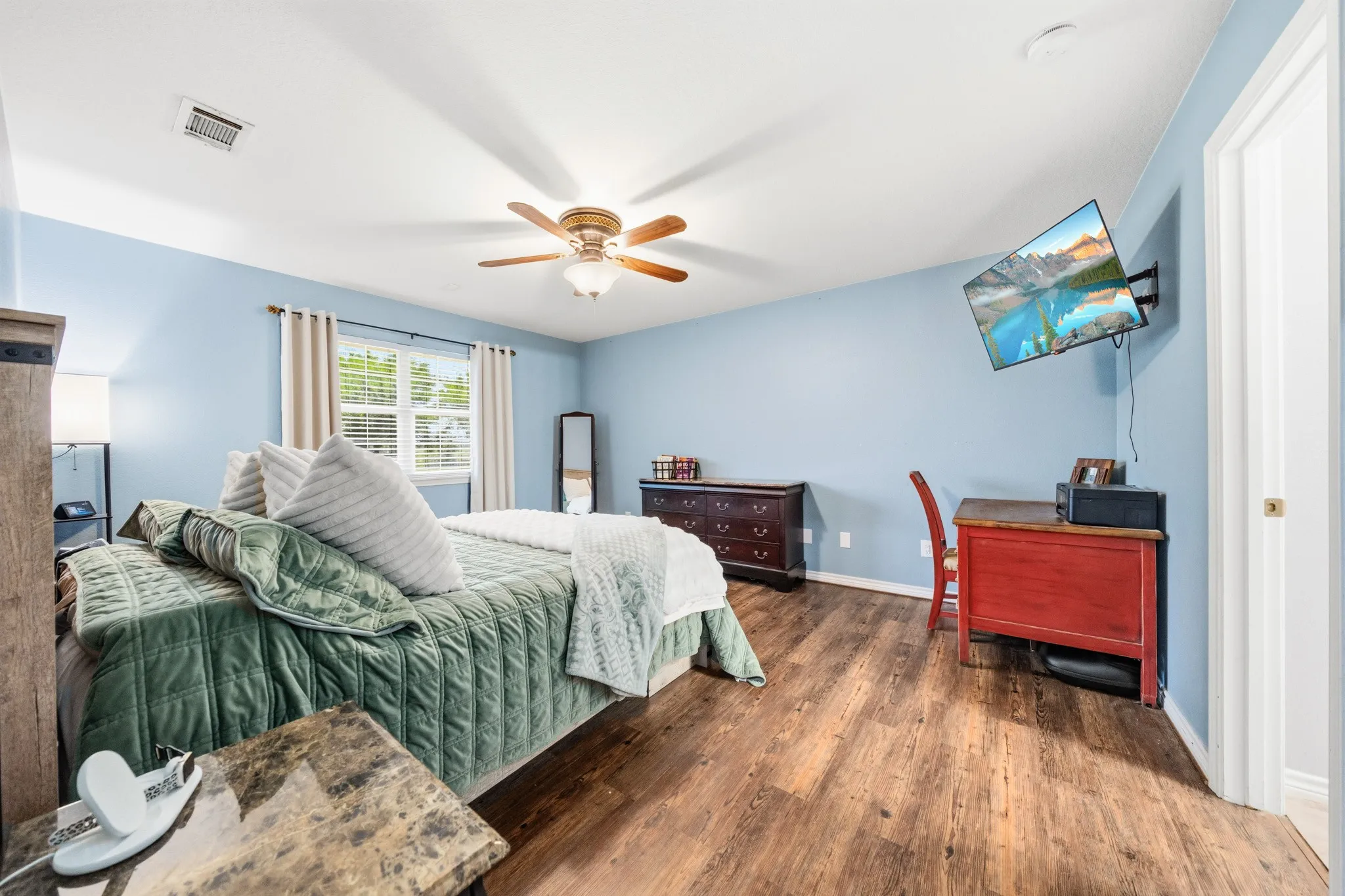 Single Family Residence For Sale in Hill County , 900 E Chad Street, Whitney, Texas 76692, 3 Bedroom, 4 Bathroom, 2 Garage spaces, 2,252 Sqft, built in 2004, mls#21353083, Real Estate Agent in Whitney, Homes For Sale in Hill county, Homes For Sale in Whitney, Realtor in Whitney Texas, Real Estate Brokerage Independent Realty Texas, Luminita Cordes Realtor