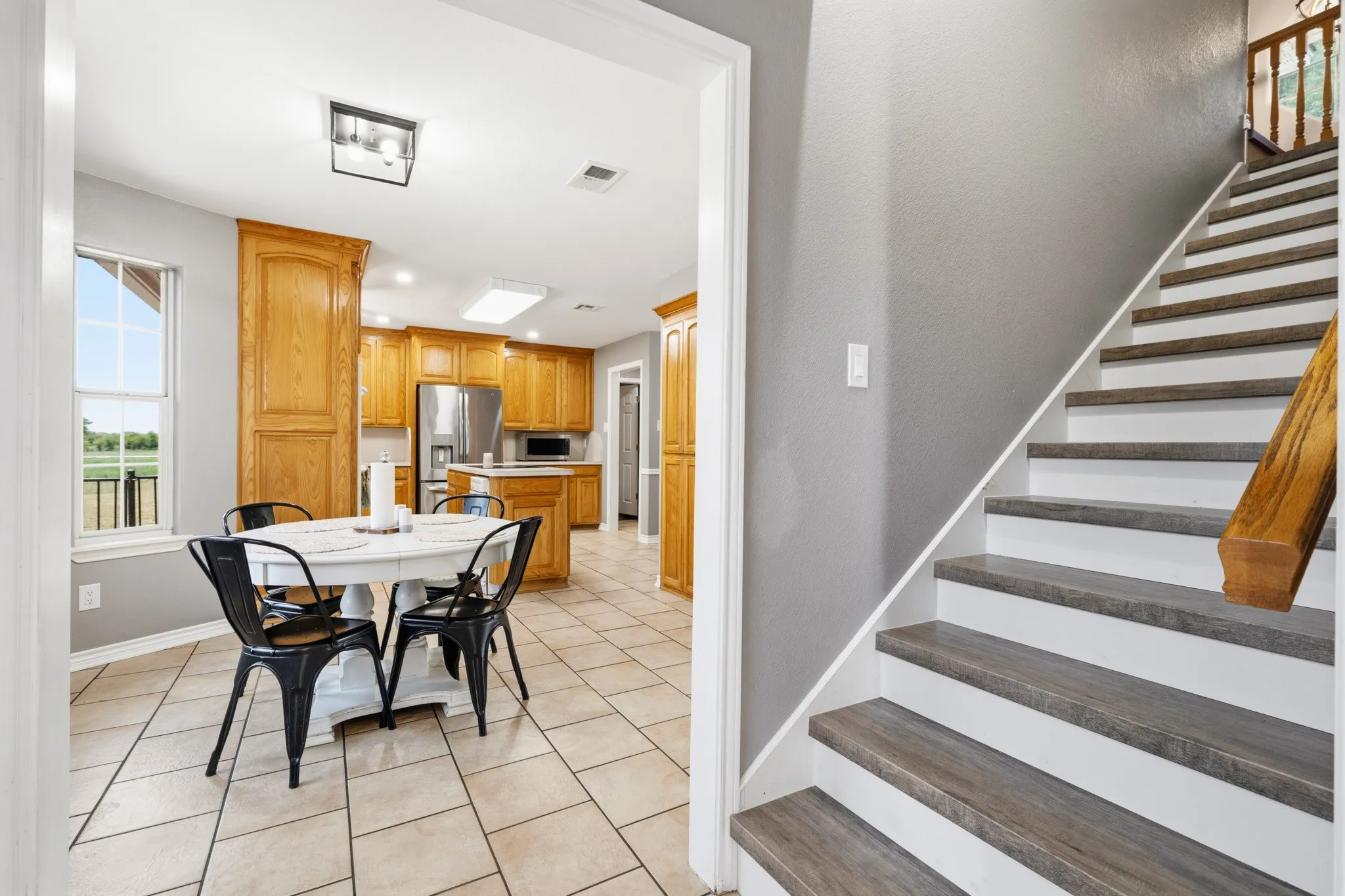Single Family Residence For Sale in Hill County , 900 E Chad Street, Whitney, Texas 76692, 3 Bedroom, 4 Bathroom, 2 Garage spaces, 2,252 Sqft, built in 2004, mls#21353083, Real Estate Agent in Whitney, Homes For Sale in Hill county, Homes For Sale in Whitney, Realtor in Whitney Texas, Real Estate Brokerage Independent Realty Texas, Luminita Cordes Realtor