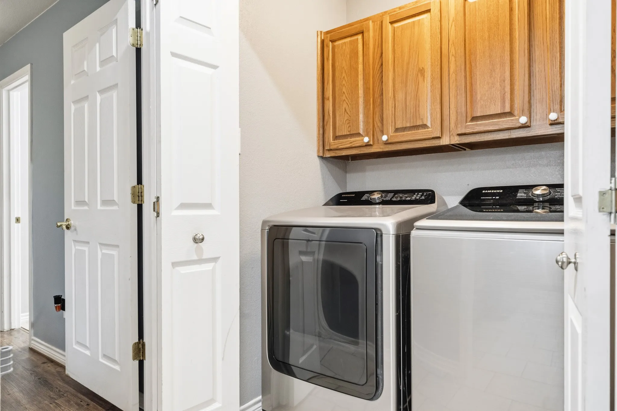 Single Family Residence For Sale in Hill County , 900 E Chad Street, Whitney, Texas 76692, 3 Bedroom, 4 Bathroom, 2 Garage spaces, 2,252 Sqft, built in 2004, mls#21353083, Real Estate Agent in Whitney, Homes For Sale in Hill county, Homes For Sale in Whitney, Realtor in Whitney Texas, Real Estate Brokerage Independent Realty Texas, Luminita Cordes Realtor