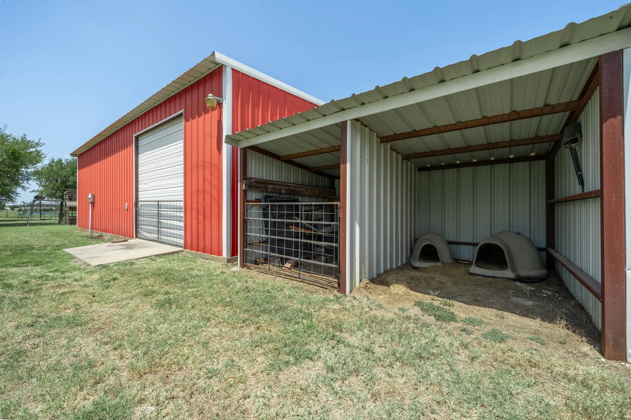 Single Family Residence For Sale in Hill County , 900 E Chad Street, Whitney, Texas 76692, 3 Bedroom, 4 Bathroom, 2 Garage spaces, 2,252 Sqft, built in 2004, mls#21353083, Real Estate Agent in Whitney, Homes For Sale in Hill county, Homes For Sale in Whitney, Realtor in Whitney Texas, Real Estate Brokerage Independent Realty Texas, Luminita Cordes Realtor