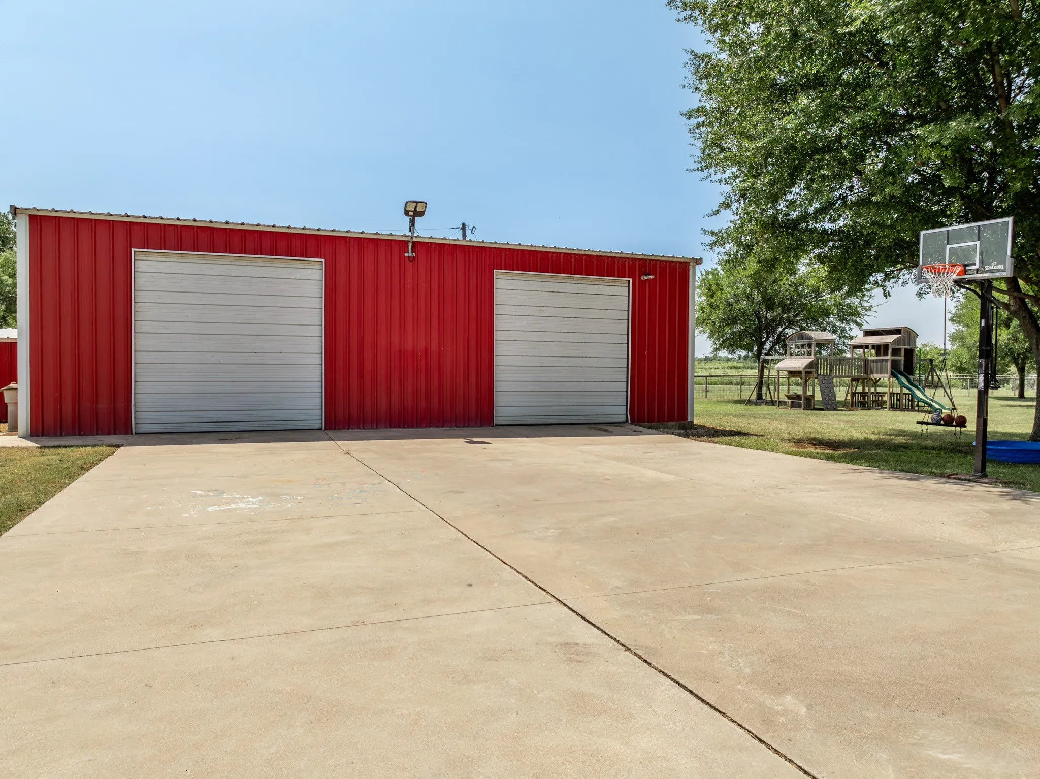 Single Family Residence For Sale in Hill County , 900 E Chad Street, Whitney, Texas 76692, 3 Bedroom, 4 Bathroom, 2 Garage spaces, 2,252 Sqft, built in 2004, mls#21353083, Real Estate Agent in Whitney, Homes For Sale in Hill county, Homes For Sale in Whitney, Realtor in Whitney Texas, Real Estate Brokerage Independent Realty Texas, Luminita Cordes Realtor