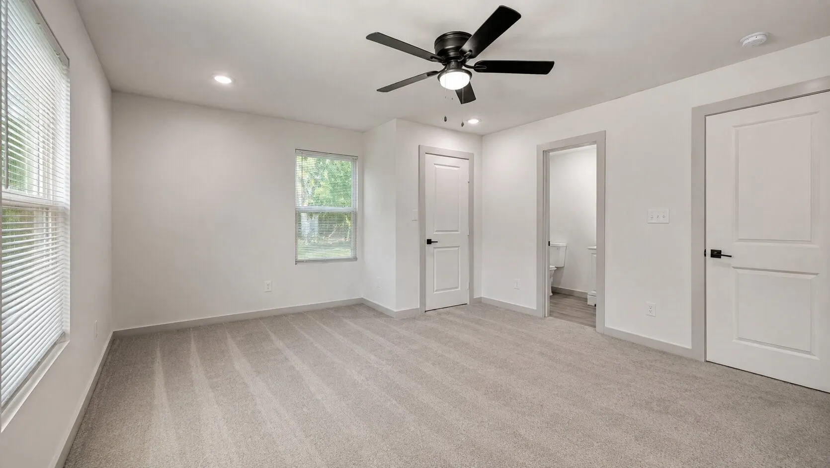 Single Family Residence For Sale in Dallas County , 2126 Marfa Avenue, Dallas, Texas 75216, 4 Bedroom, 3 Bathroom, Garage spaces, 1,420 Sqft, built in 1950, mls#21353294, Real Estate Agent in Dallas, Homes For Sale in Dallas county, Homes For Sale in Dallas, Realtor in Dallas Texas, Real Estate Brokerage Independent Realty Texas, Luminita Cordes Realtor