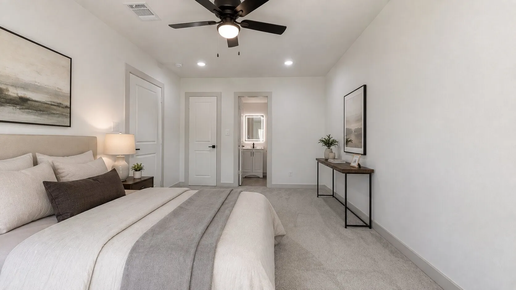 Virtual staging
Primary Bedroom on the other side of the house. Virtually Staged.