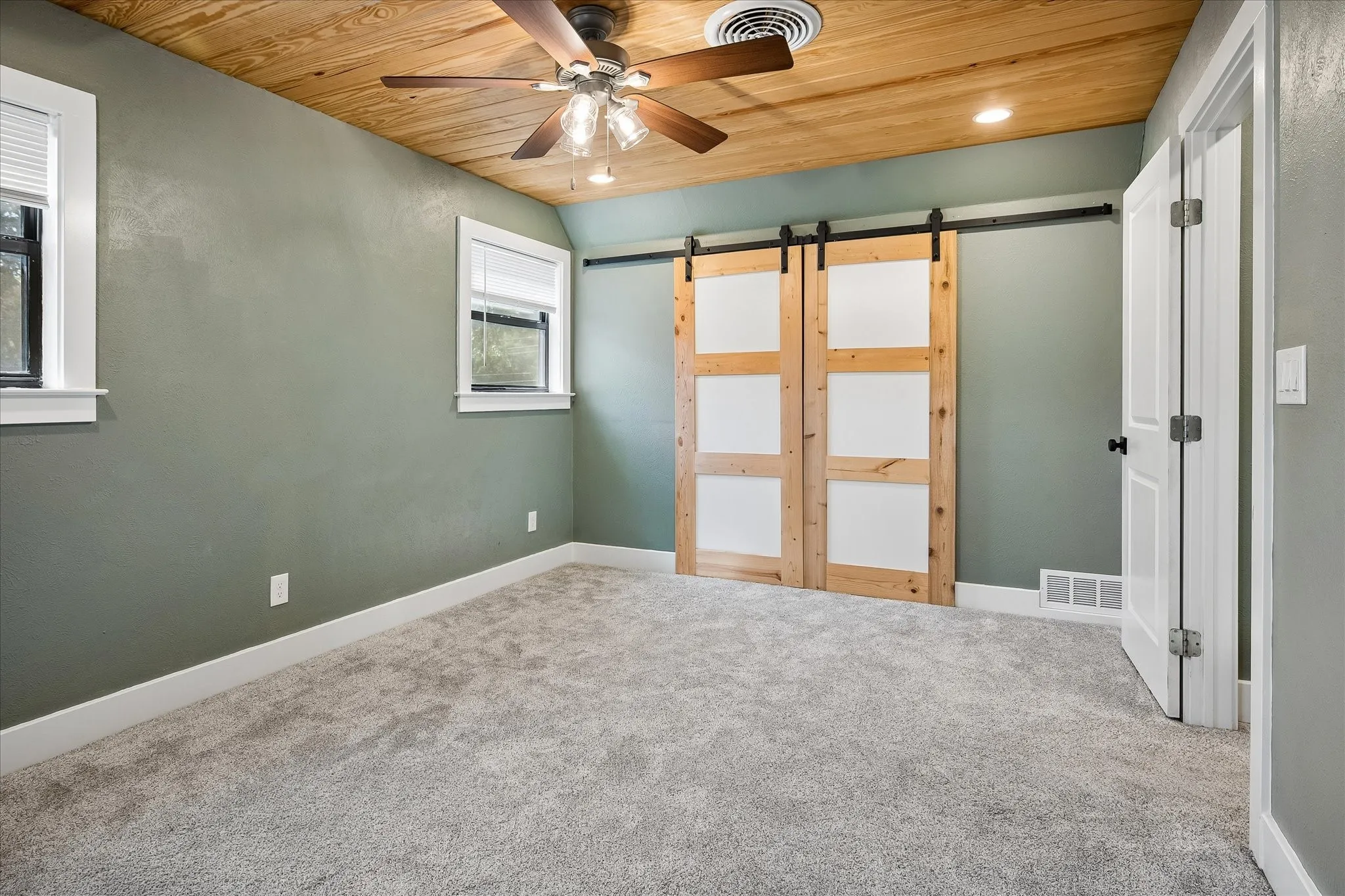 Single Family Residence For Sale in Tarrant County , 6729 Marilyn Lane, North Richland Hills, Texas 76180, 4 Bedroom, 2 Bathroom, Garage spaces, 1,926 Sqft, built in 1960, mls#21353696, Real Estate Agent in North Richland Hills, Homes For Sale in Tarrant county, Homes For Sale in North Richland Hills, Realtor in North Richland Hills Texas, Real Estate Brokerage Independent Realty Texas, Luminita Cordes Realtor