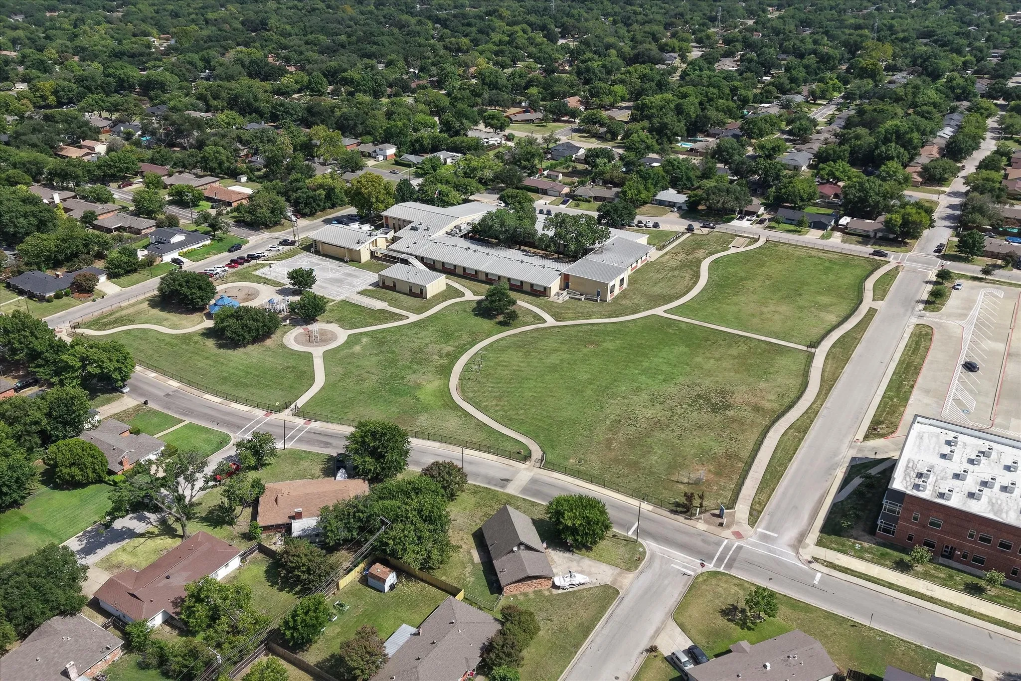 Single Family Residence For Sale in Tarrant County , 6729 Marilyn Lane, North Richland Hills, Texas 76180, 4 Bedroom, 2 Bathroom, Garage spaces, 1,926 Sqft, built in 1960, mls#21353696, Real Estate Agent in North Richland Hills, Homes For Sale in Tarrant county, Homes For Sale in North Richland Hills, Realtor in North Richland Hills Texas, Real Estate Brokerage Independent Realty Texas, Luminita Cordes Realtor