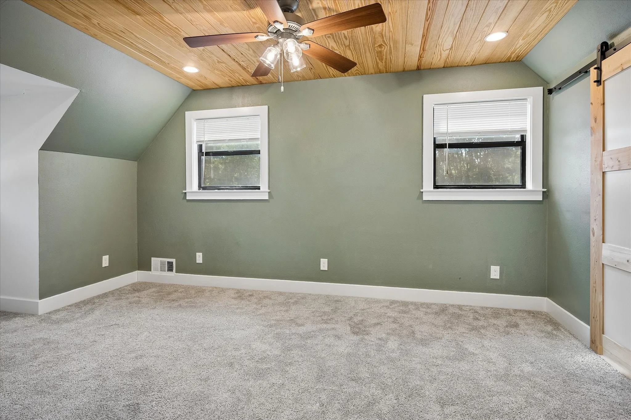 Single Family Residence For Sale in Tarrant County , 6729 Marilyn Lane, North Richland Hills, Texas 76180, 4 Bedroom, 2 Bathroom, Garage spaces, 1,926 Sqft, built in 1960, mls#21353696, Real Estate Agent in North Richland Hills, Homes For Sale in Tarrant county, Homes For Sale in North Richland Hills, Realtor in North Richland Hills Texas, Real Estate Brokerage Independent Realty Texas, Luminita Cordes Realtor