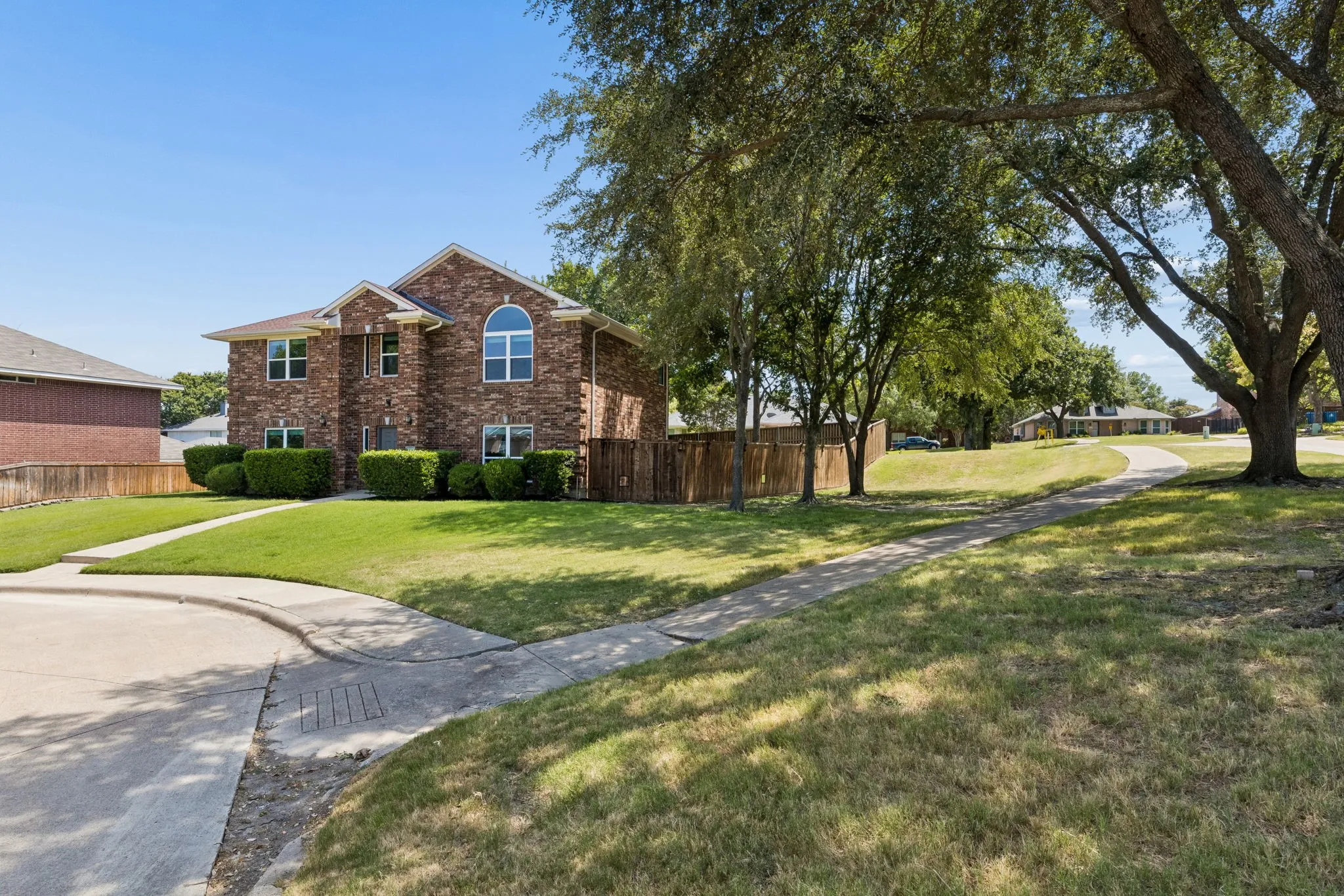 Single Family Residence For Sale in Rockwall County , 505 Big Oak Court, Rockwall, Texas 75087, 4 Bedroom, 3 Bathroom, 2 Garage spaces, 2,604 Sqft, built in 1999, mls#21353517, Real Estate Agent in Rockwall, Homes For Sale in Rockwall county, Homes For Sale in Rockwall, Realtor in Rockwall Texas, Real Estate Brokerage Independent Realty Texas, Luminita Cordes Realtor