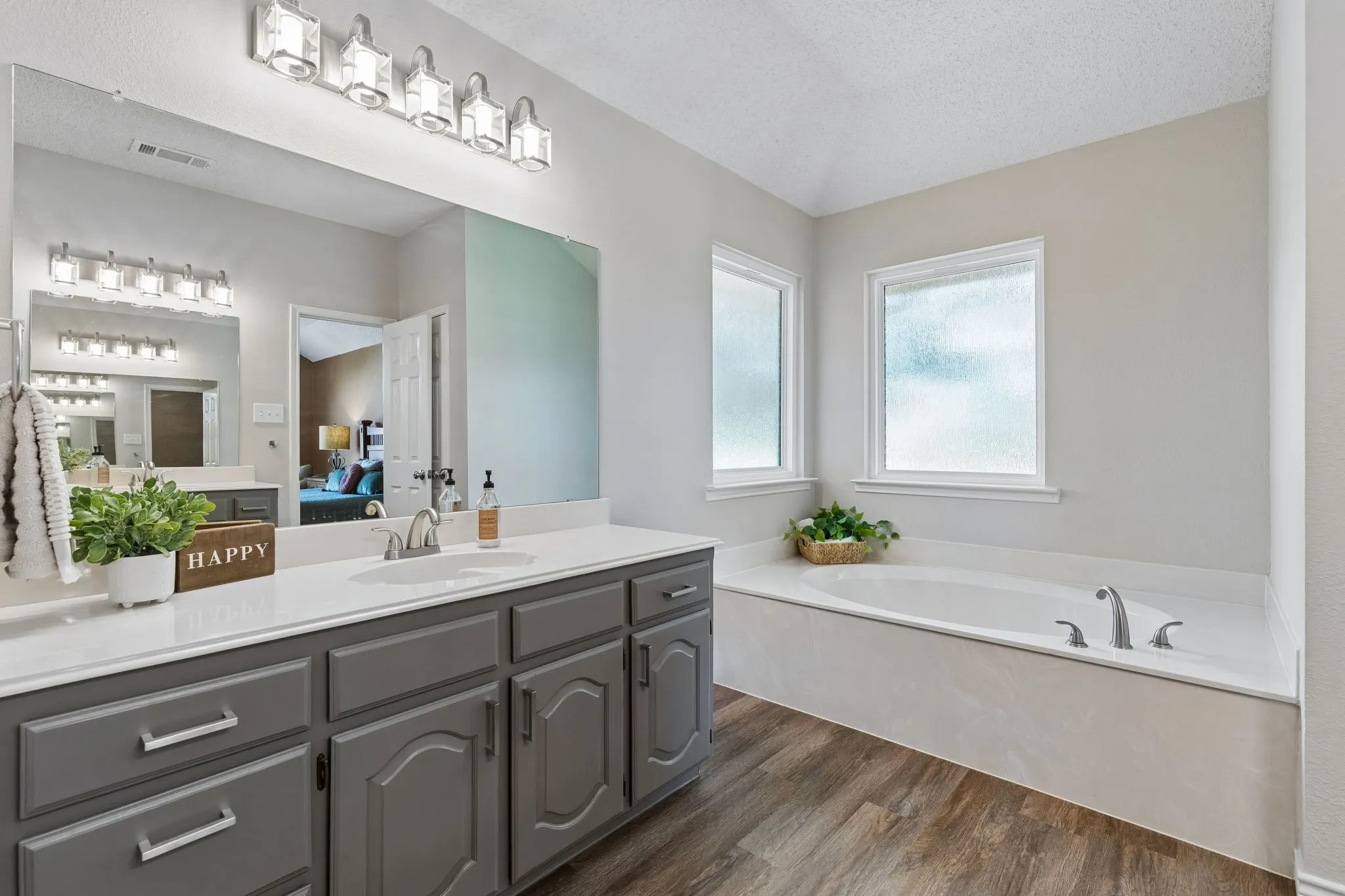 Single Family Residence For Sale in Rockwall County , 505 Big Oak Court, Rockwall, Texas 75087, 4 Bedroom, 3 Bathroom, 2 Garage spaces, 2,604 Sqft, built in 1999, mls#21353517, Real Estate Agent in Rockwall, Homes For Sale in Rockwall county, Homes For Sale in Rockwall, Realtor in Rockwall Texas, Real Estate Brokerage Independent Realty Texas, Luminita Cordes Realtor