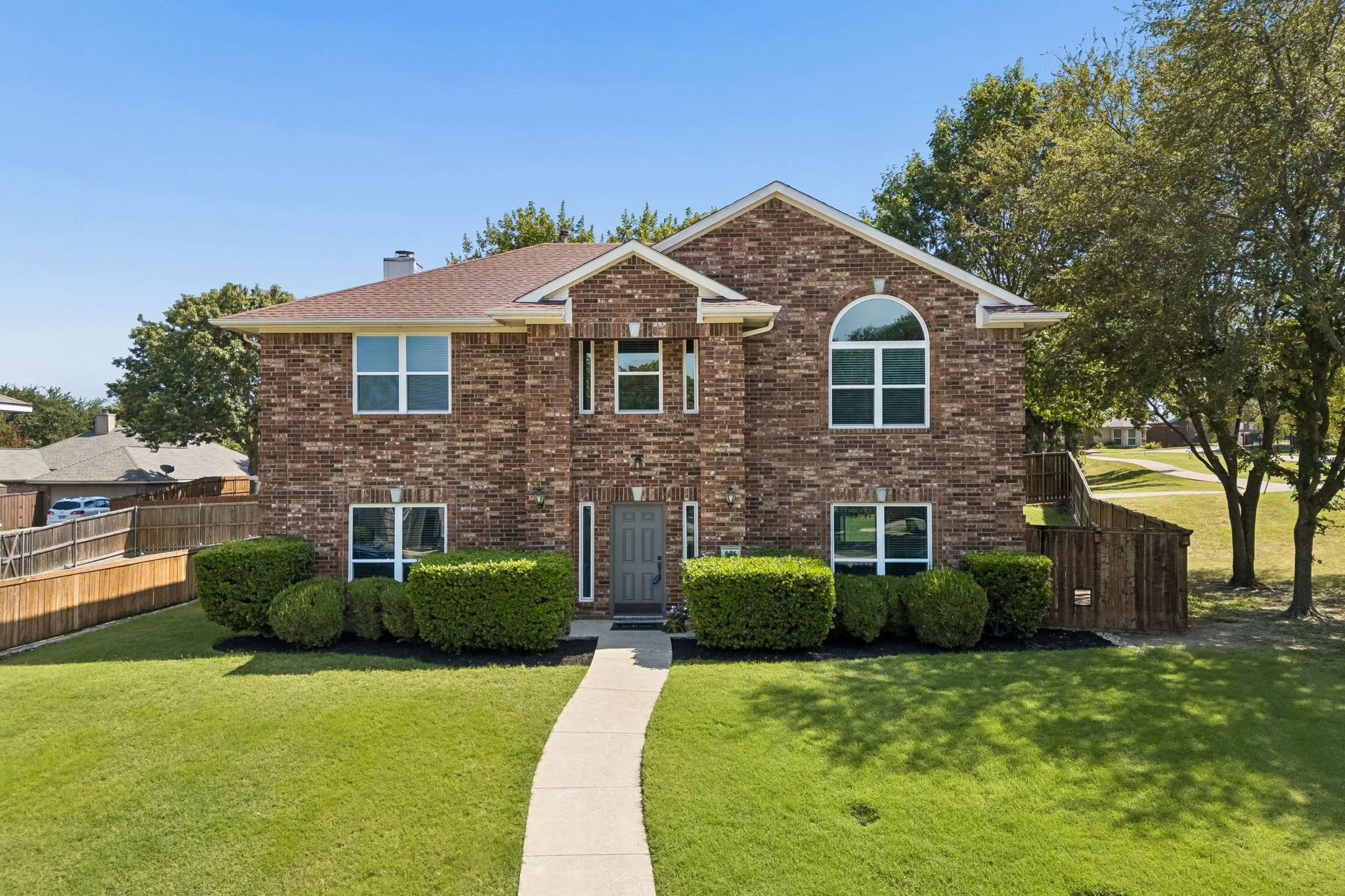 Single Family Residence For Sale in Rockwall County , 505 Big Oak Court, Rockwall, Texas 75087, 4 Bedroom, 3 Bathroom, 2 Garage spaces, 2,604 Sqft, built in 1999, mls#21353517, Real Estate Agent in Rockwall, Homes For Sale in Rockwall county, Homes For Sale in Rockwall, Realtor in Rockwall Texas, Real Estate Brokerage Independent Realty Texas, Luminita Cordes Realtor