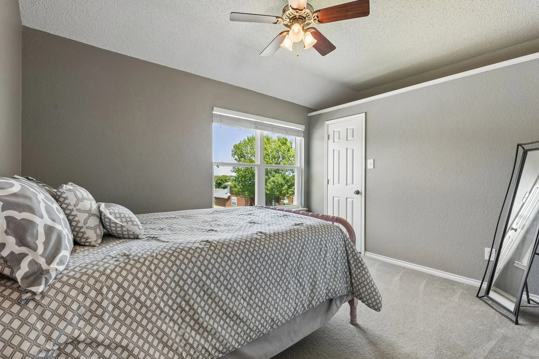Single Family Residence For Sale in Rockwall County , 505 Big Oak Court, Rockwall, Texas 75087, 4 Bedroom, 3 Bathroom, 2 Garage spaces, 2,604 Sqft, built in 1999, mls#21353517, Real Estate Agent in Rockwall, Homes For Sale in Rockwall county, Homes For Sale in Rockwall, Realtor in Rockwall Texas, Real Estate Brokerage Independent Realty Texas, Luminita Cordes Realtor