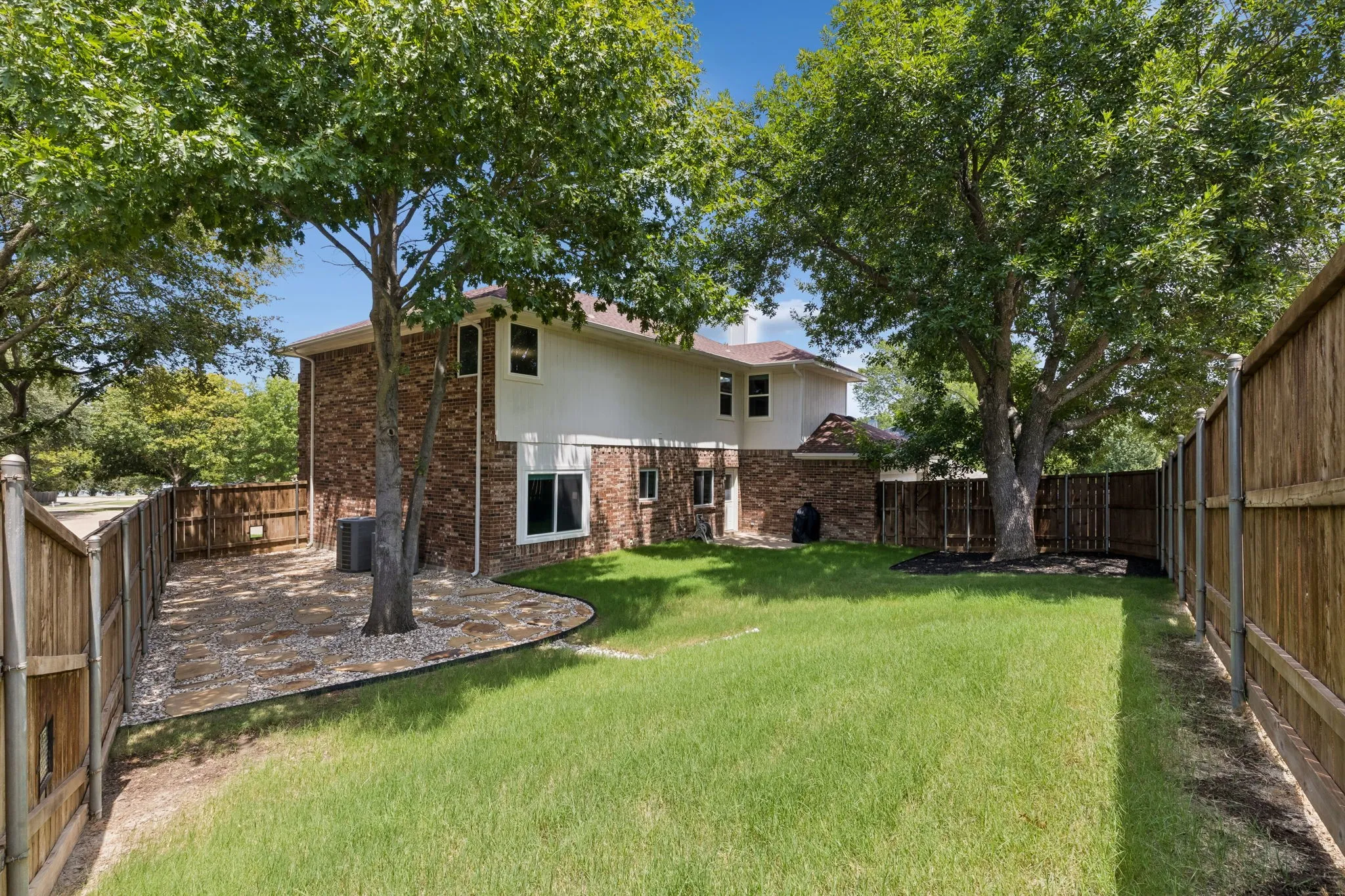 Single Family Residence For Sale in Rockwall County , 505 Big Oak Court, Rockwall, Texas 75087, 4 Bedroom, 3 Bathroom, 2 Garage spaces, 2,604 Sqft, built in 1999, mls#21353517, Real Estate Agent in Rockwall, Homes For Sale in Rockwall county, Homes For Sale in Rockwall, Realtor in Rockwall Texas, Real Estate Brokerage Independent Realty Texas, Luminita Cordes Realtor