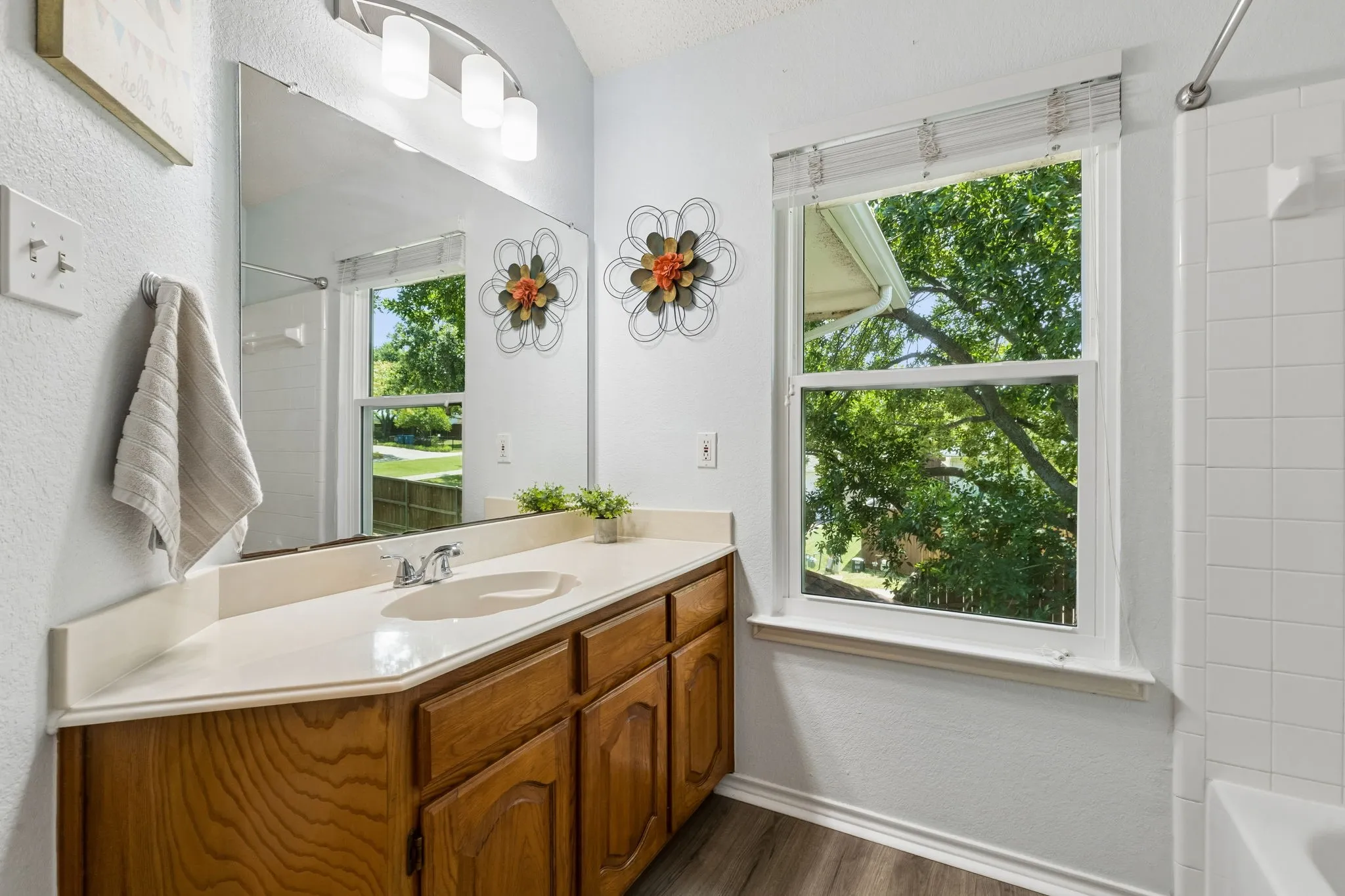 Single Family Residence For Sale in Rockwall County , 505 Big Oak Court, Rockwall, Texas 75087, 4 Bedroom, 3 Bathroom, 2 Garage spaces, 2,604 Sqft, built in 1999, mls#21353517, Real Estate Agent in Rockwall, Homes For Sale in Rockwall county, Homes For Sale in Rockwall, Realtor in Rockwall Texas, Real Estate Brokerage Independent Realty Texas, Luminita Cordes Realtor