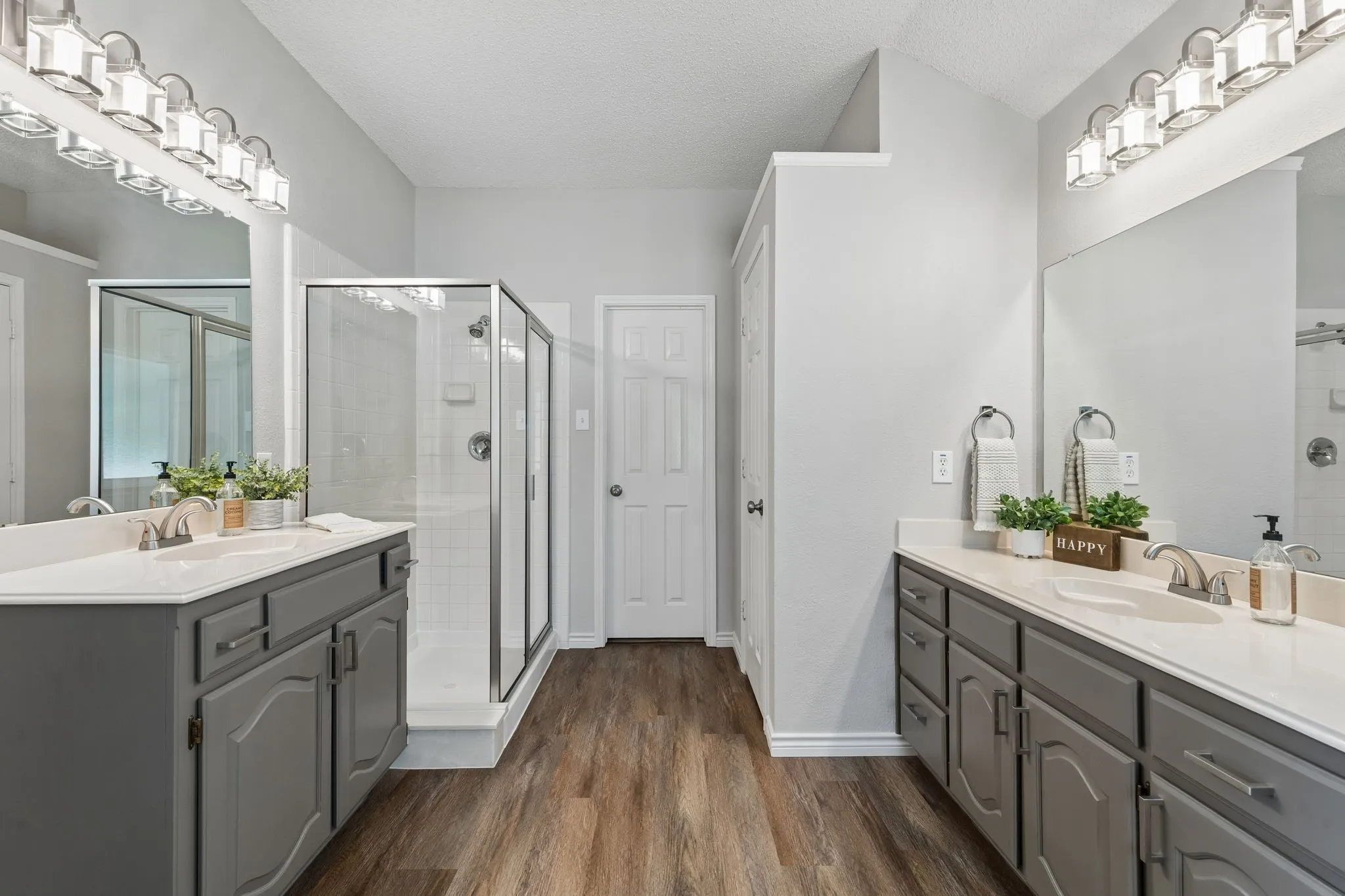 Single Family Residence For Sale in Rockwall County , 505 Big Oak Court, Rockwall, Texas 75087, 4 Bedroom, 3 Bathroom, 2 Garage spaces, 2,604 Sqft, built in 1999, mls#21353517, Real Estate Agent in Rockwall, Homes For Sale in Rockwall county, Homes For Sale in Rockwall, Realtor in Rockwall Texas, Real Estate Brokerage Independent Realty Texas, Luminita Cordes Realtor