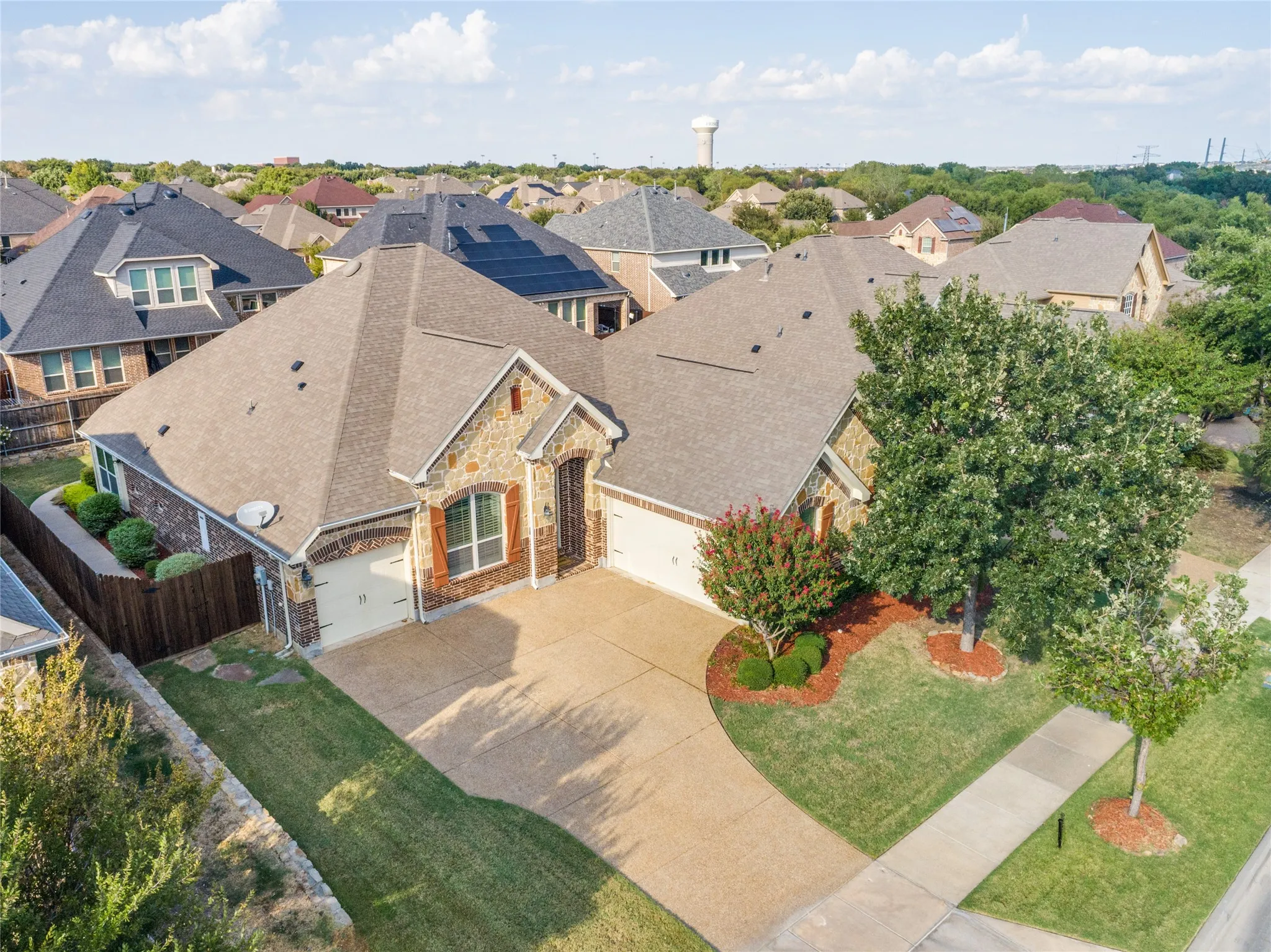 Single Family Residence For Sale in Denton County , 2362 Walnut Grove Lane, Frisco, Texas 75034, 3 Bedroom, 2 Bathroom, 3 Garage spaces, 2,173 Sqft, built in 2014, mls#21351638, Real Estate Agent in Frisco, Homes For Sale in Denton county, Homes For Sale in Frisco, Realtor in Frisco Texas, Real Estate Brokerage Independent Realty Texas, Luminita Cordes Realtor