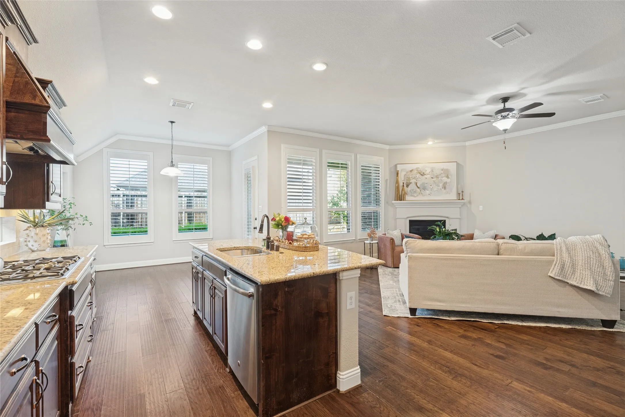 Single Family Residence For Sale in Denton County , 2362 Walnut Grove Lane, Frisco, Texas 75034, 3 Bedroom, 2 Bathroom, 3 Garage spaces, 2,173 Sqft, built in 2014, mls#21351638, Real Estate Agent in Frisco, Homes For Sale in Denton county, Homes For Sale in Frisco, Realtor in Frisco Texas, Real Estate Brokerage Independent Realty Texas, Luminita Cordes Realtor