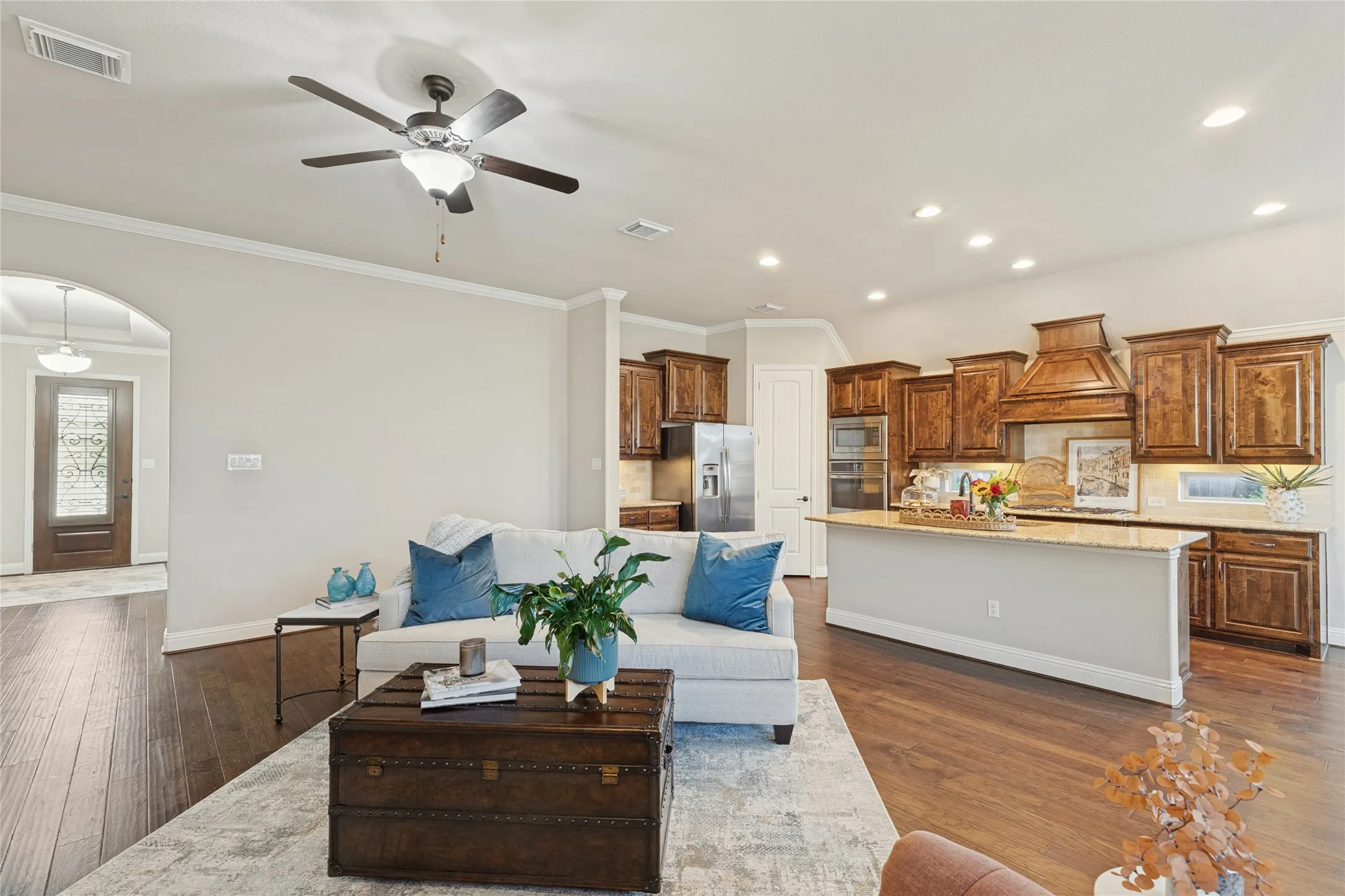Single Family Residence For Sale in Denton County , 2362 Walnut Grove Lane, Frisco, Texas 75034, 3 Bedroom, 2 Bathroom, 3 Garage spaces, 2,173 Sqft, built in 2014, mls#21351638, Real Estate Agent in Frisco, Homes For Sale in Denton county, Homes For Sale in Frisco, Realtor in Frisco Texas, Real Estate Brokerage Independent Realty Texas, Luminita Cordes Realtor