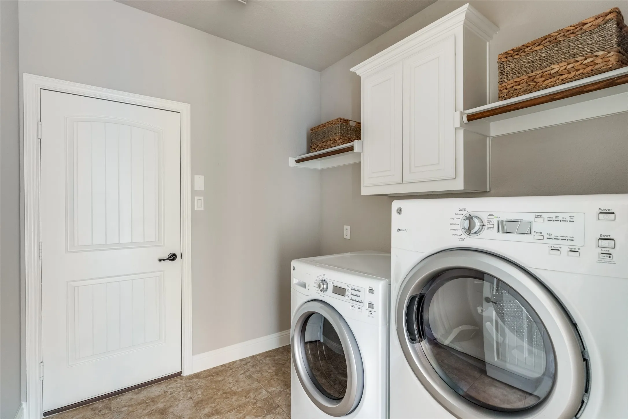 Single Family Residence For Sale in Denton County , 2362 Walnut Grove Lane, Frisco, Texas 75034, 3 Bedroom, 2 Bathroom, 3 Garage spaces, 2,173 Sqft, built in 2014, mls#21351638, Real Estate Agent in Frisco, Homes For Sale in Denton county, Homes For Sale in Frisco, Realtor in Frisco Texas, Real Estate Brokerage Independent Realty Texas, Luminita Cordes Realtor