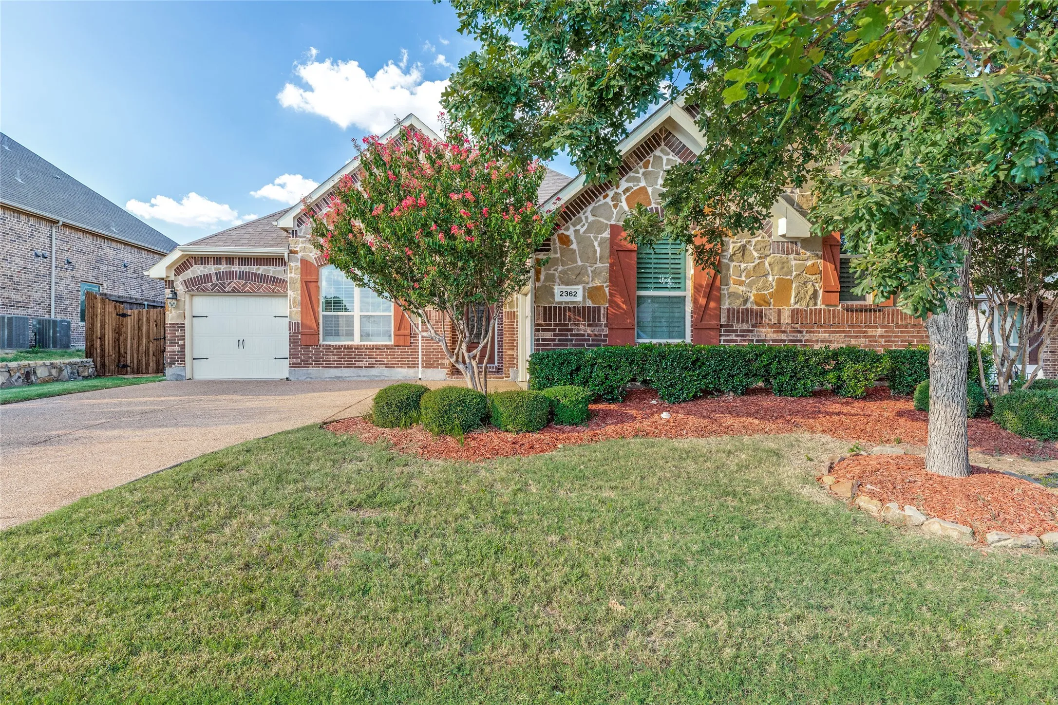 Single Family Residence For Sale in Denton County , 2362 Walnut Grove Lane, Frisco, Texas 75034, 3 Bedroom, 2 Bathroom, 3 Garage spaces, 2,173 Sqft, built in 2014, mls#21351638, Real Estate Agent in Frisco, Homes For Sale in Denton county, Homes For Sale in Frisco, Realtor in Frisco Texas, Real Estate Brokerage Independent Realty Texas, Luminita Cordes Realtor