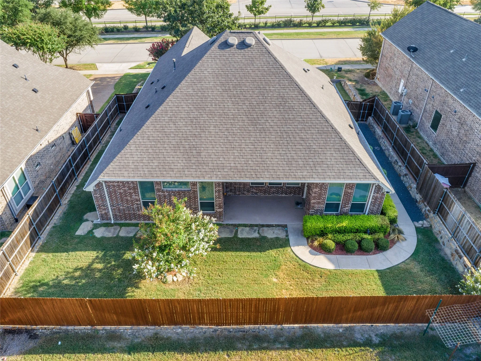 Single Family Residence For Sale in Denton County , 2362 Walnut Grove Lane, Frisco, Texas 75034, 3 Bedroom, 2 Bathroom, 3 Garage spaces, 2,173 Sqft, built in 2014, mls#21351638, Real Estate Agent in Frisco, Homes For Sale in Denton county, Homes For Sale in Frisco, Realtor in Frisco Texas, Real Estate Brokerage Independent Realty Texas, Luminita Cordes Realtor