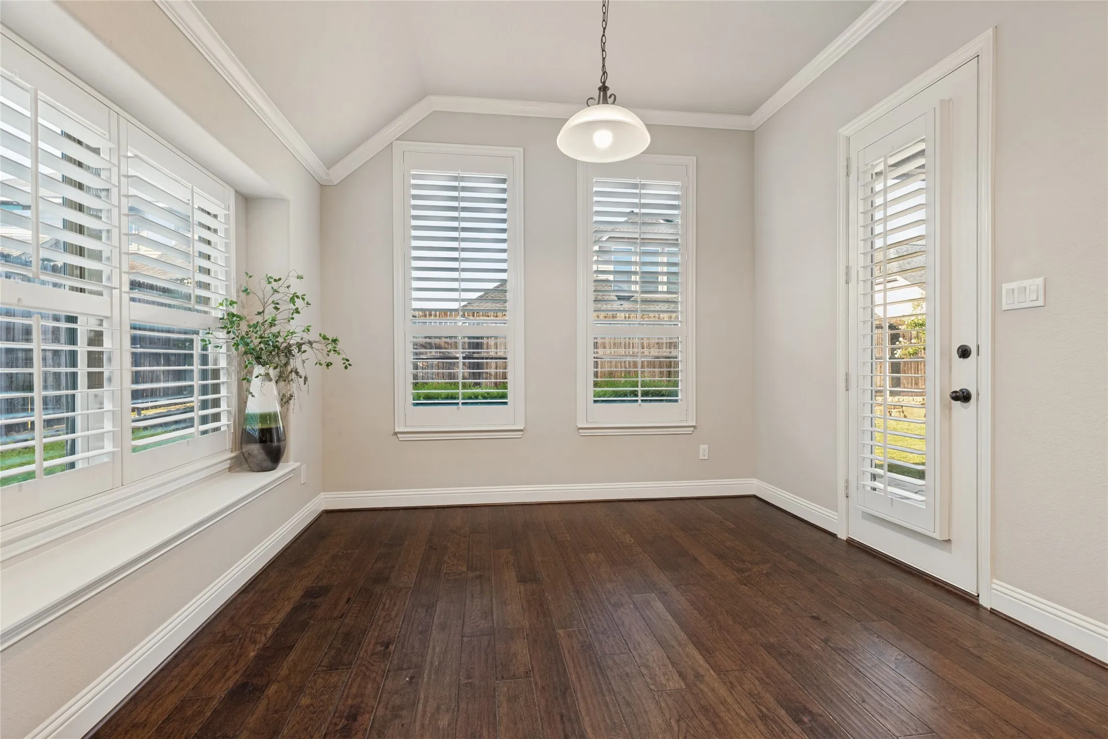 Single Family Residence For Sale in Denton County , 2362 Walnut Grove Lane, Frisco, Texas 75034, 3 Bedroom, 2 Bathroom, 3 Garage spaces, 2,173 Sqft, built in 2014, mls#21351638, Real Estate Agent in Frisco, Homes For Sale in Denton county, Homes For Sale in Frisco, Realtor in Frisco Texas, Real Estate Brokerage Independent Realty Texas, Luminita Cordes Realtor