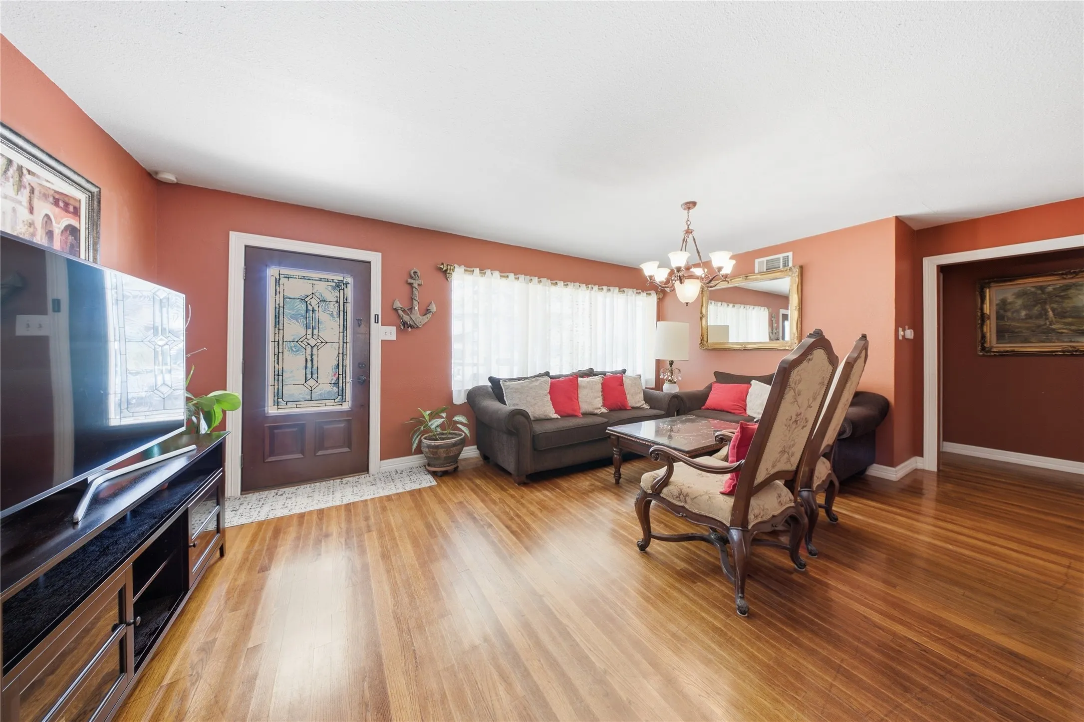 Single Family Residence For Sale in Dallas County , 3708 Matador Drive, Dallas, Texas 75220, 3 Bedroom, 2 Bathroom, Garage spaces, 1,146 Sqft, built in 1950, mls#21353753, Real Estate Agent in Dallas, Homes For Sale in Dallas county, Homes For Sale in Dallas, Realtor in Dallas Texas, Real Estate Brokerage Independent Realty Texas, Luminita Cordes Realtor
