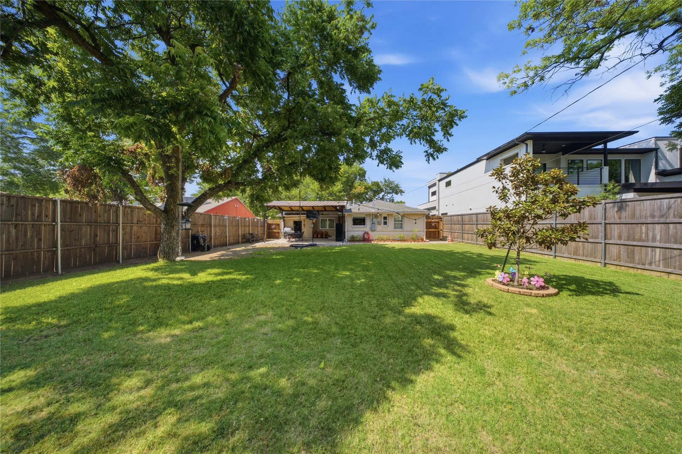 Single Family Residence For Sale in Dallas County , 3708 Matador Drive, Dallas, Texas 75220, 3 Bedroom, 2 Bathroom, Garage spaces, 1,146 Sqft, built in 1950, mls#21353753, Real Estate Agent in Dallas, Homes For Sale in Dallas county, Homes For Sale in Dallas, Realtor in Dallas Texas, Real Estate Brokerage Independent Realty Texas, Luminita Cordes Realtor