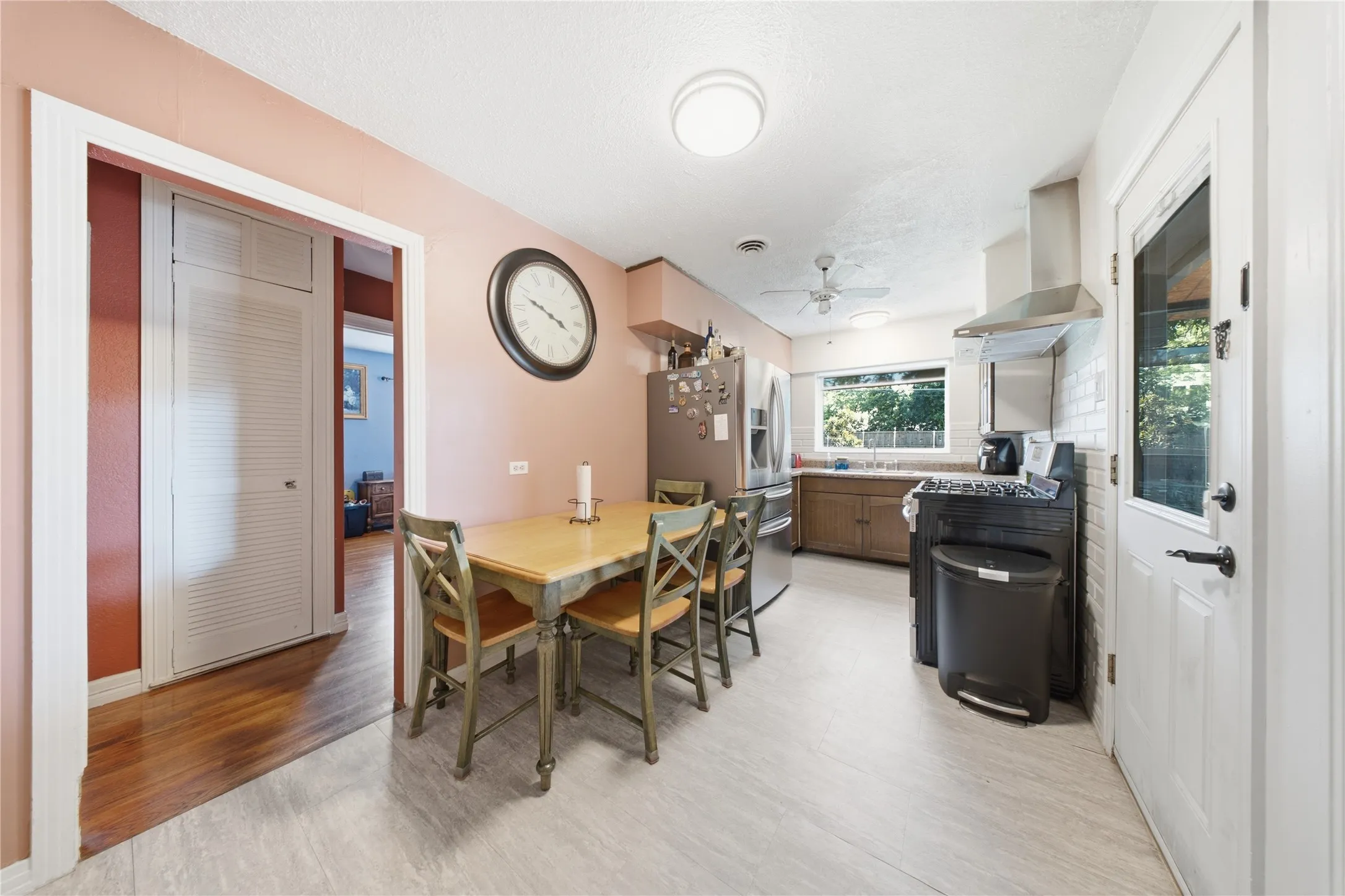 Single Family Residence For Sale in Dallas County , 3708 Matador Drive, Dallas, Texas 75220, 3 Bedroom, 2 Bathroom, Garage spaces, 1,146 Sqft, built in 1950, mls#21353753, Real Estate Agent in Dallas, Homes For Sale in Dallas county, Homes For Sale in Dallas, Realtor in Dallas Texas, Real Estate Brokerage Independent Realty Texas, Luminita Cordes Realtor