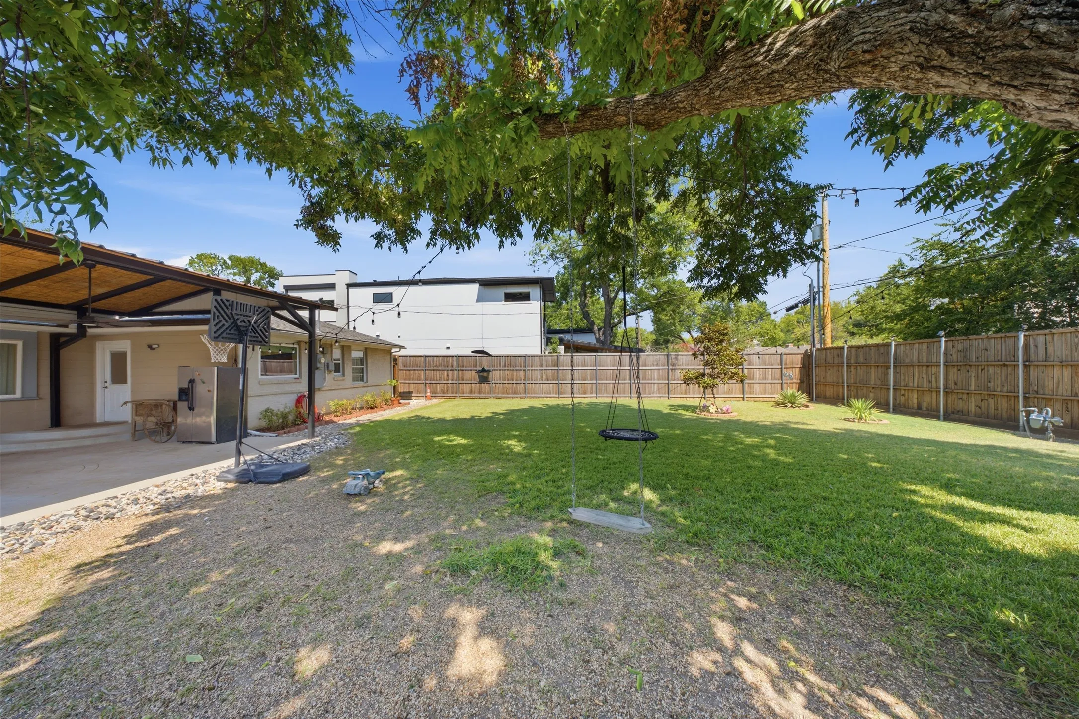 Single Family Residence For Sale in Dallas County , 3708 Matador Drive, Dallas, Texas 75220, 3 Bedroom, 2 Bathroom, Garage spaces, 1,146 Sqft, built in 1950, mls#21353753, Real Estate Agent in Dallas, Homes For Sale in Dallas county, Homes For Sale in Dallas, Realtor in Dallas Texas, Real Estate Brokerage Independent Realty Texas, Luminita Cordes Realtor