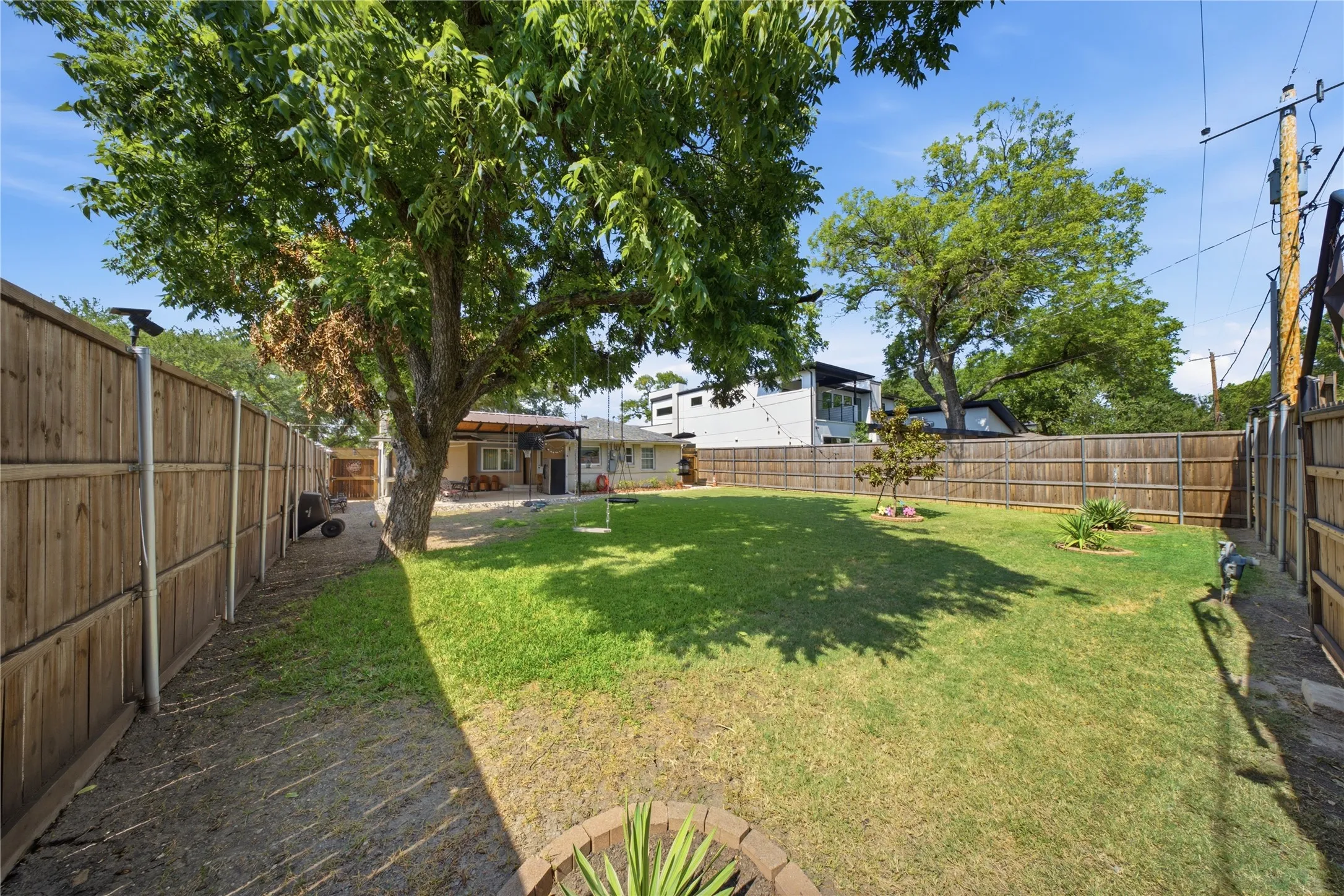 Single Family Residence For Sale in Dallas County , 3708 Matador Drive, Dallas, Texas 75220, 3 Bedroom, 2 Bathroom, Garage spaces, 1,146 Sqft, built in 1950, mls#21353753, Real Estate Agent in Dallas, Homes For Sale in Dallas county, Homes For Sale in Dallas, Realtor in Dallas Texas, Real Estate Brokerage Independent Realty Texas, Luminita Cordes Realtor