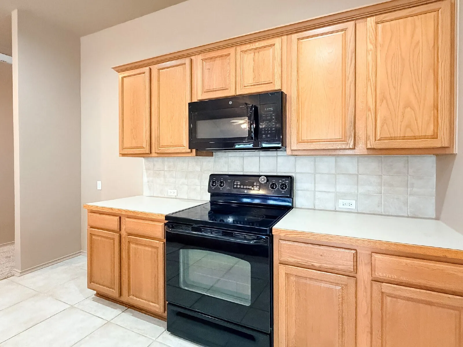Single Family Residence For Rent in Tarrant County , 633 Canoe Way, Crowley, Texas 76036, 3 Bedroom, 2 Bathroom, 2 Garage spaces, 1,510 Sqft, built in 2006, mls#21353748, Real Estate Agent in Crowley, Homes For Rent in Tarrant county, Homes For Rent in Crowley, Realtor in Crowley Texas, Real Estate Brokerage Independent Realty Texas, Luminita Cordes Realtor