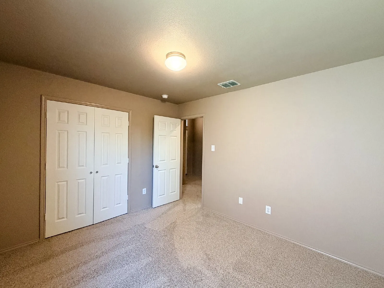 Single Family Residence For Rent in Tarrant County , 633 Canoe Way, Crowley, Texas 76036, 3 Bedroom, 2 Bathroom, 2 Garage spaces, 1,510 Sqft, built in 2006, mls#21353748, Real Estate Agent in Crowley, Homes For Rent in Tarrant county, Homes For Rent in Crowley, Realtor in Crowley Texas, Real Estate Brokerage Independent Realty Texas, Luminita Cordes Realtor