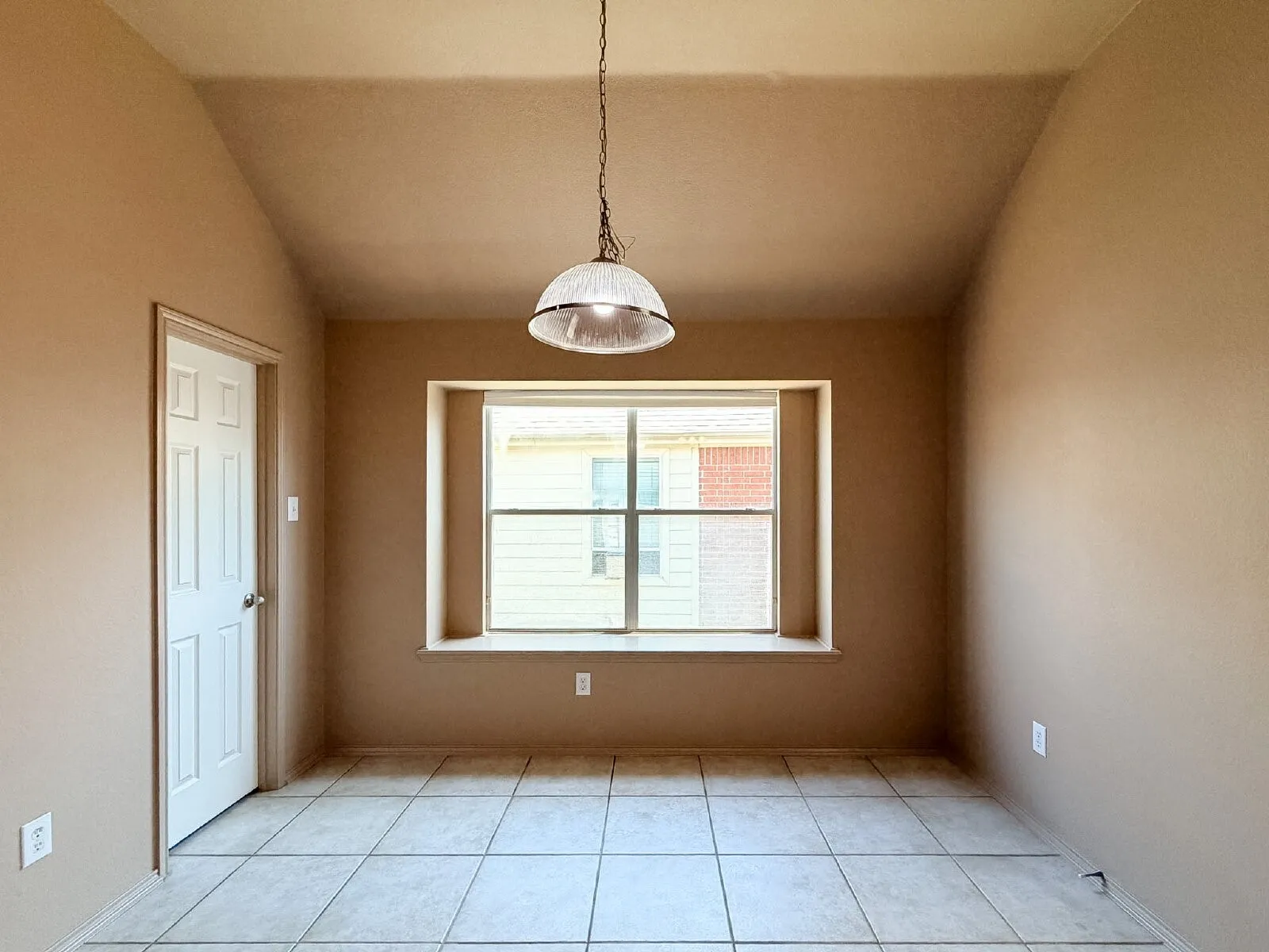 Single Family Residence For Rent in Tarrant County , 633 Canoe Way, Crowley, Texas 76036, 3 Bedroom, 2 Bathroom, 2 Garage spaces, 1,510 Sqft, built in 2006, mls#21353748, Real Estate Agent in Crowley, Homes For Rent in Tarrant county, Homes For Rent in Crowley, Realtor in Crowley Texas, Real Estate Brokerage Independent Realty Texas, Luminita Cordes Realtor