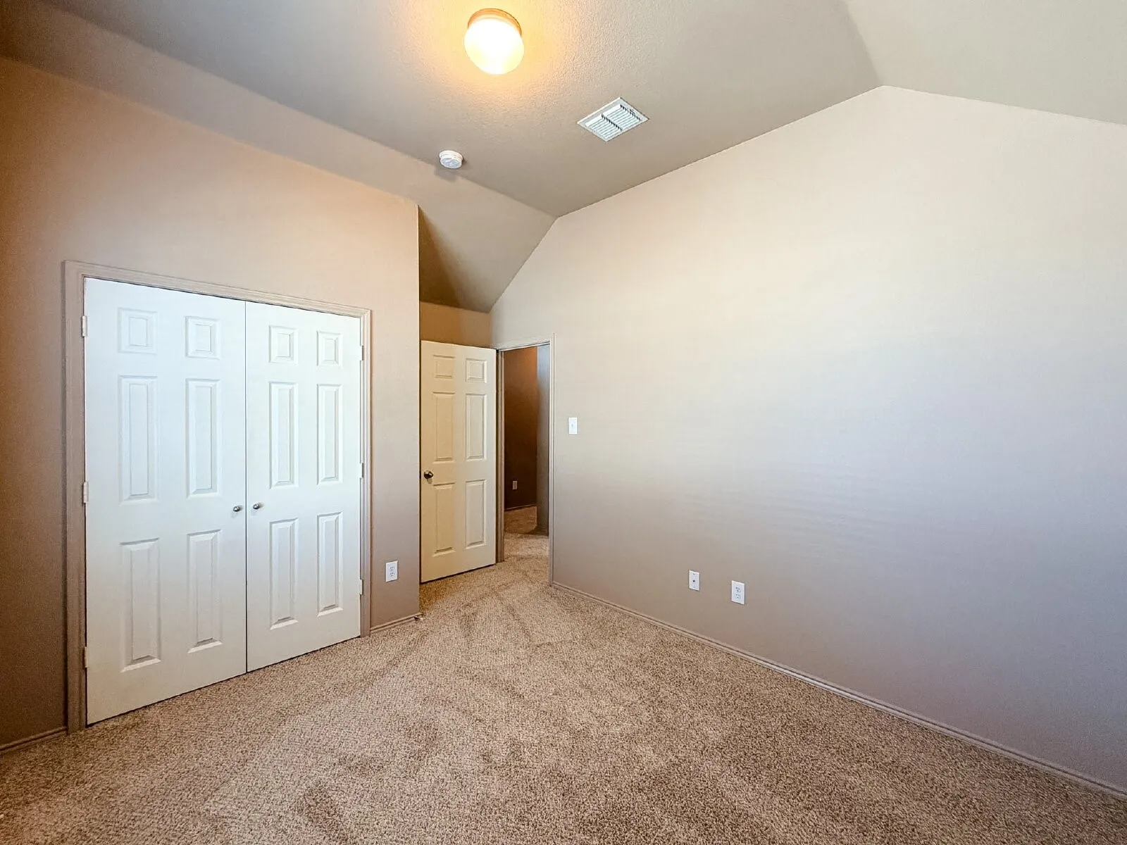 Single Family Residence For Rent in Tarrant County , 633 Canoe Way, Crowley, Texas 76036, 3 Bedroom, 2 Bathroom, 2 Garage spaces, 1,510 Sqft, built in 2006, mls#21353748, Real Estate Agent in Crowley, Homes For Rent in Tarrant county, Homes For Rent in Crowley, Realtor in Crowley Texas, Real Estate Brokerage Independent Realty Texas, Luminita Cordes Realtor