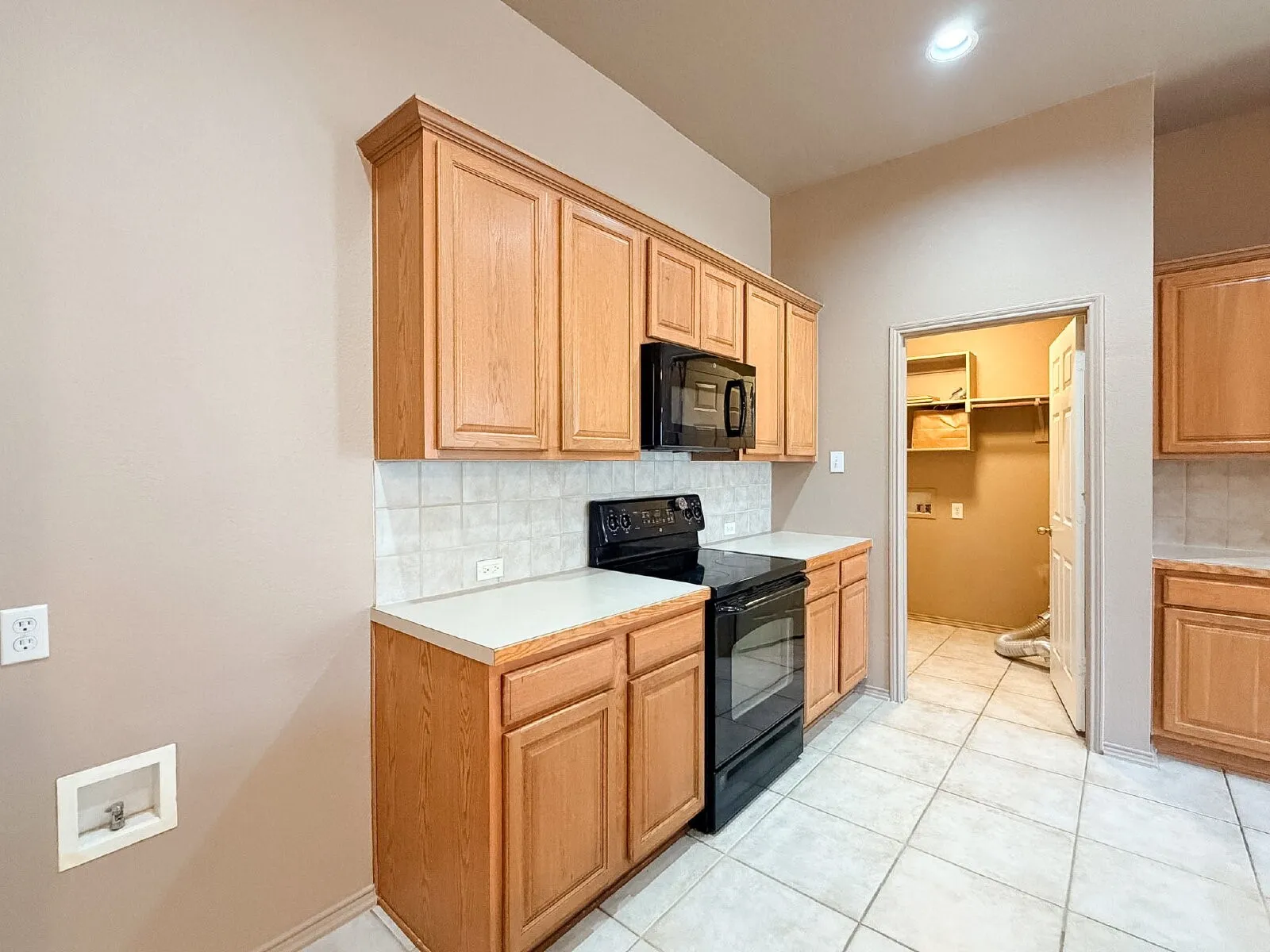 Single Family Residence For Rent in Tarrant County , 633 Canoe Way, Crowley, Texas 76036, 3 Bedroom, 2 Bathroom, 2 Garage spaces, 1,510 Sqft, built in 2006, mls#21353748, Real Estate Agent in Crowley, Homes For Rent in Tarrant county, Homes For Rent in Crowley, Realtor in Crowley Texas, Real Estate Brokerage Independent Realty Texas, Luminita Cordes Realtor