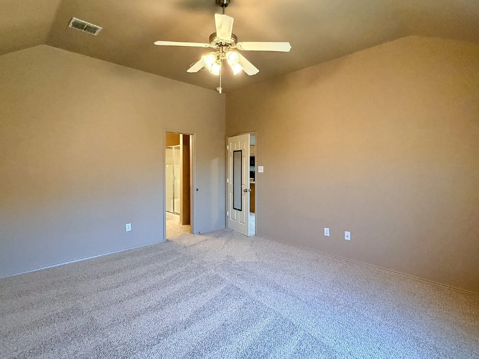 Single Family Residence For Rent in Tarrant County , 633 Canoe Way, Crowley, Texas 76036, 3 Bedroom, 2 Bathroom, 2 Garage spaces, 1,510 Sqft, built in 2006, mls#21353748, Real Estate Agent in Crowley, Homes For Rent in Tarrant county, Homes For Rent in Crowley, Realtor in Crowley Texas, Real Estate Brokerage Independent Realty Texas, Luminita Cordes Realtor