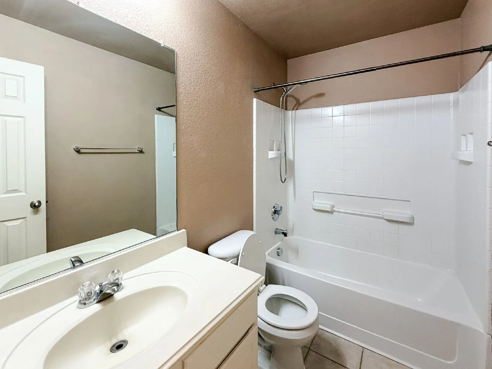 Single Family Residence For Rent in Tarrant County , 633 Canoe Way, Crowley, Texas 76036, 3 Bedroom, 2 Bathroom, 2 Garage spaces, 1,510 Sqft, built in 2006, mls#21353748, Real Estate Agent in Crowley, Homes For Rent in Tarrant county, Homes For Rent in Crowley, Realtor in Crowley Texas, Real Estate Brokerage Independent Realty Texas, Luminita Cordes Realtor