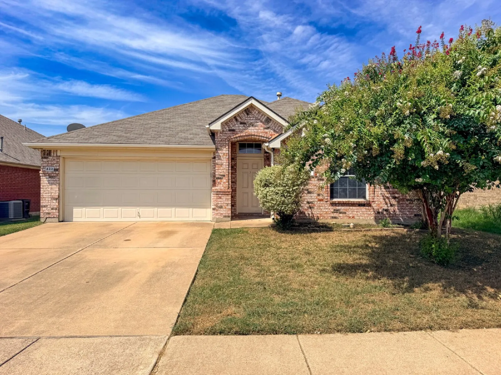 Single Family Residence For Rent in Tarrant County , 633 Canoe Way, Crowley, Texas 76036, 3 Bedroom, 2 Bathroom, 2 Garage spaces, 1,510 Sqft, built in 2006, mls#21353748, Real Estate Agent in Crowley, Homes For Rent in Tarrant county, Homes For Rent in Crowley, Realtor in Crowley Texas, Real Estate Brokerage Independent Realty Texas, Luminita Cordes Realtor