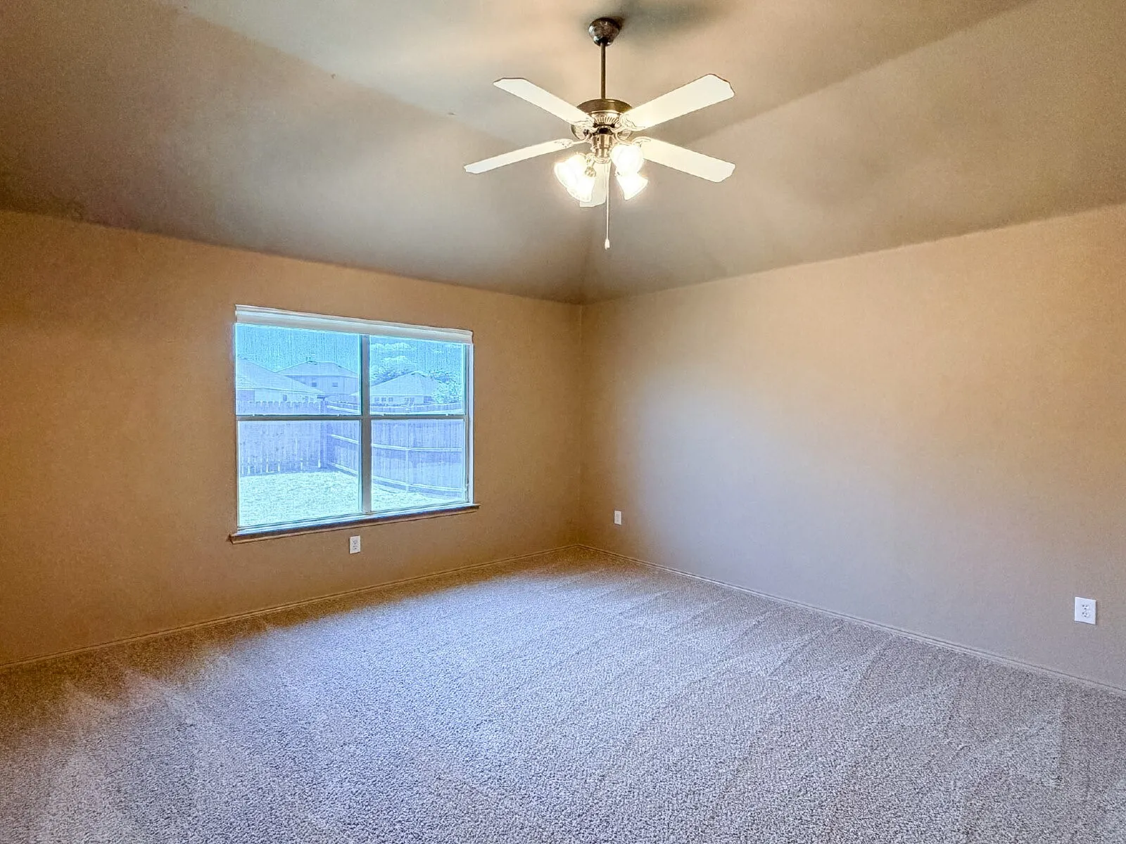 Single Family Residence For Rent in Tarrant County , 633 Canoe Way, Crowley, Texas 76036, 3 Bedroom, 2 Bathroom, 2 Garage spaces, 1,510 Sqft, built in 2006, mls#21353748, Real Estate Agent in Crowley, Homes For Rent in Tarrant county, Homes For Rent in Crowley, Realtor in Crowley Texas, Real Estate Brokerage Independent Realty Texas, Luminita Cordes Realtor