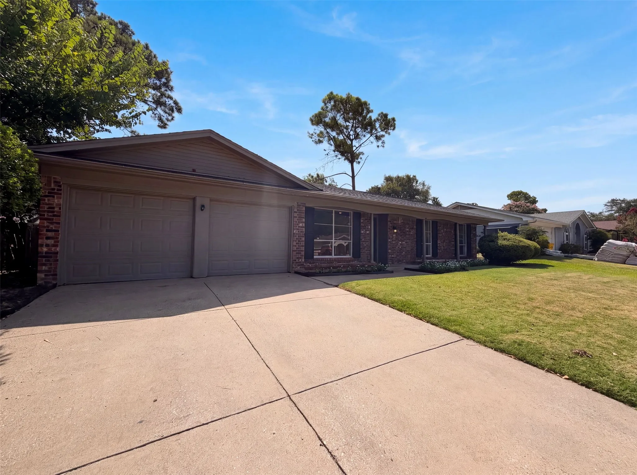 Single Family Residence For Sale in Tarrant County , 2136 Mountainview Drive, Hurst, Texas 76054, 3 Bedroom, 2 Bathroom, 2 Garage spaces, 1,568 Sqft, built in 1971, mls#21353752, Real Estate Agent in Hurst, Homes For Sale in Tarrant county, Homes For Sale in Hurst, Realtor in Hurst Texas, Real Estate Brokerage Independent Realty Texas, Luminita Cordes Realtor
