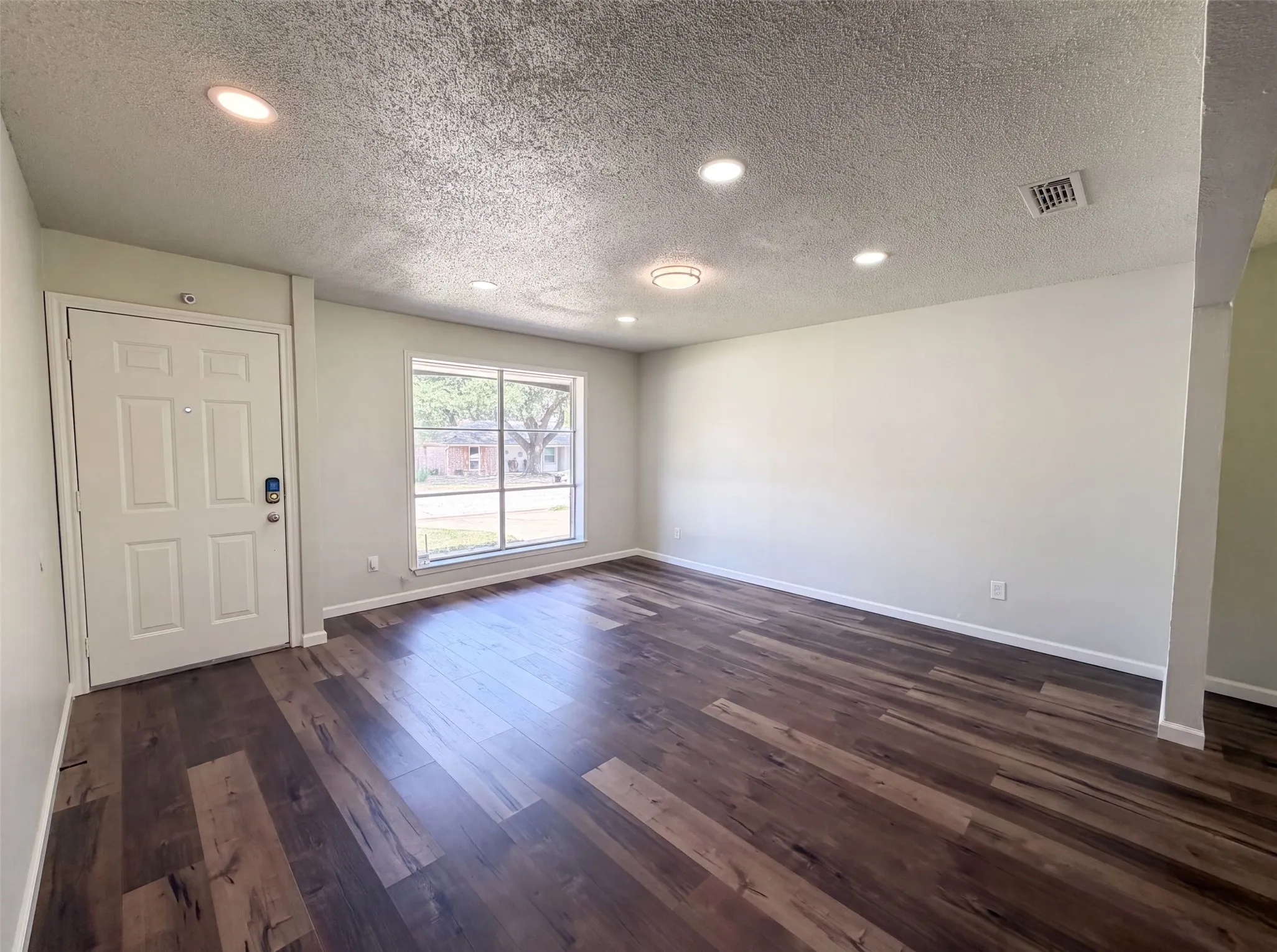 Single Family Residence For Sale in Tarrant County , 2136 Mountainview Drive, Hurst, Texas 76054, 3 Bedroom, 2 Bathroom, 2 Garage spaces, 1,568 Sqft, built in 1971, mls#21353752, Real Estate Agent in Hurst, Homes For Sale in Tarrant county, Homes For Sale in Hurst, Realtor in Hurst Texas, Real Estate Brokerage Independent Realty Texas, Luminita Cordes Realtor
