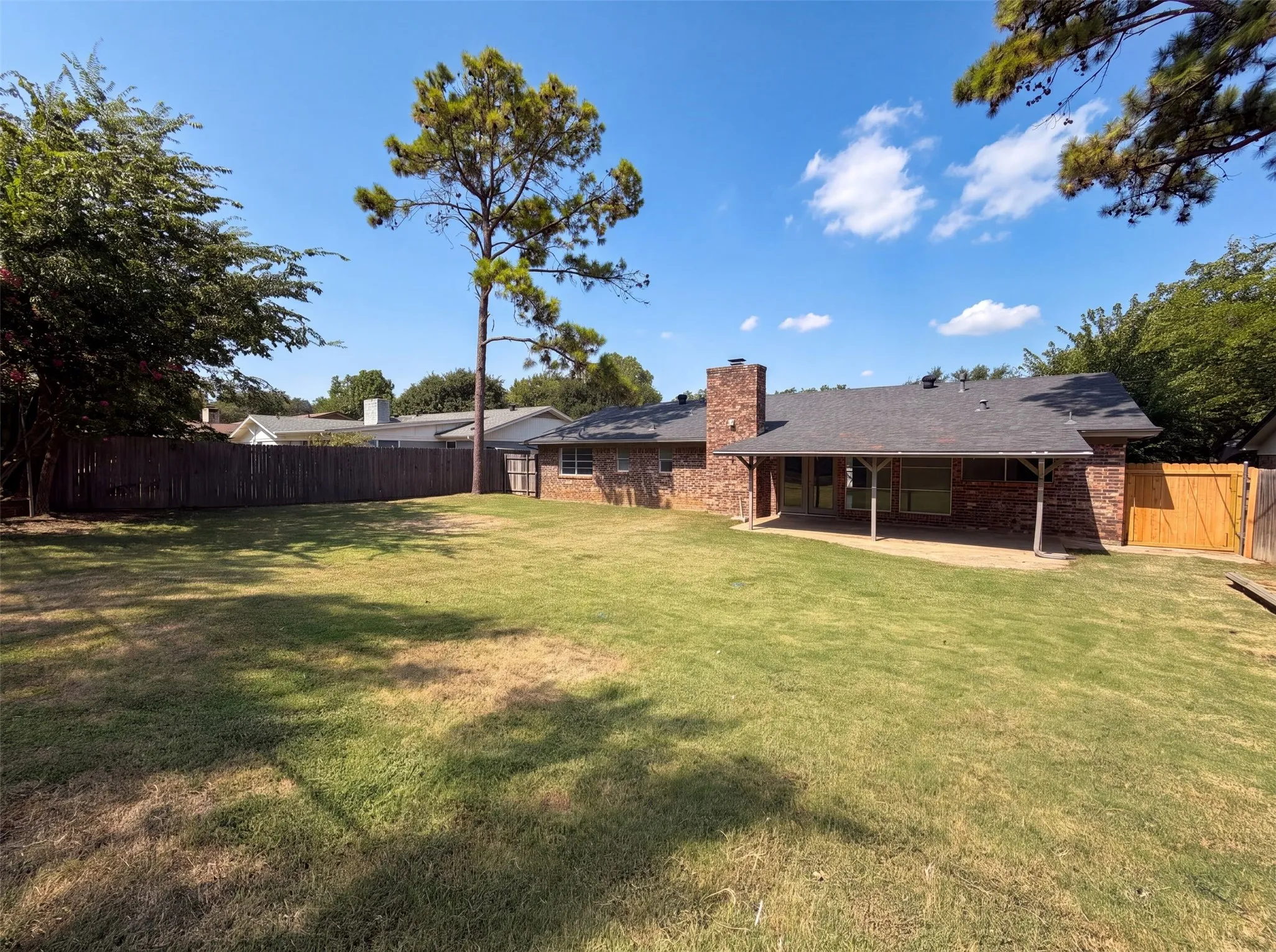Single Family Residence For Sale in Tarrant County , 2136 Mountainview Drive, Hurst, Texas 76054, 3 Bedroom, 2 Bathroom, 2 Garage spaces, 1,568 Sqft, built in 1971, mls#21353752, Real Estate Agent in Hurst, Homes For Sale in Tarrant county, Homes For Sale in Hurst, Realtor in Hurst Texas, Real Estate Brokerage Independent Realty Texas, Luminita Cordes Realtor
