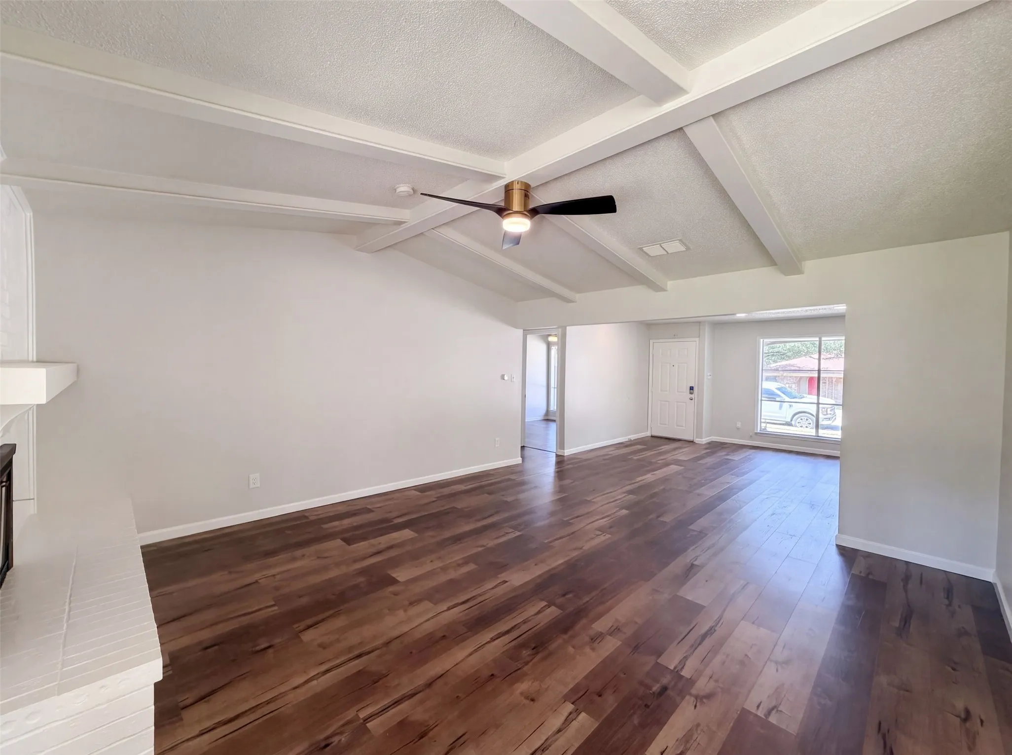Single Family Residence For Sale in Tarrant County , 2136 Mountainview Drive, Hurst, Texas 76054, 3 Bedroom, 2 Bathroom, 2 Garage spaces, 1,568 Sqft, built in 1971, mls#21353752, Real Estate Agent in Hurst, Homes For Sale in Tarrant county, Homes For Sale in Hurst, Realtor in Hurst Texas, Real Estate Brokerage Independent Realty Texas, Luminita Cordes Realtor
