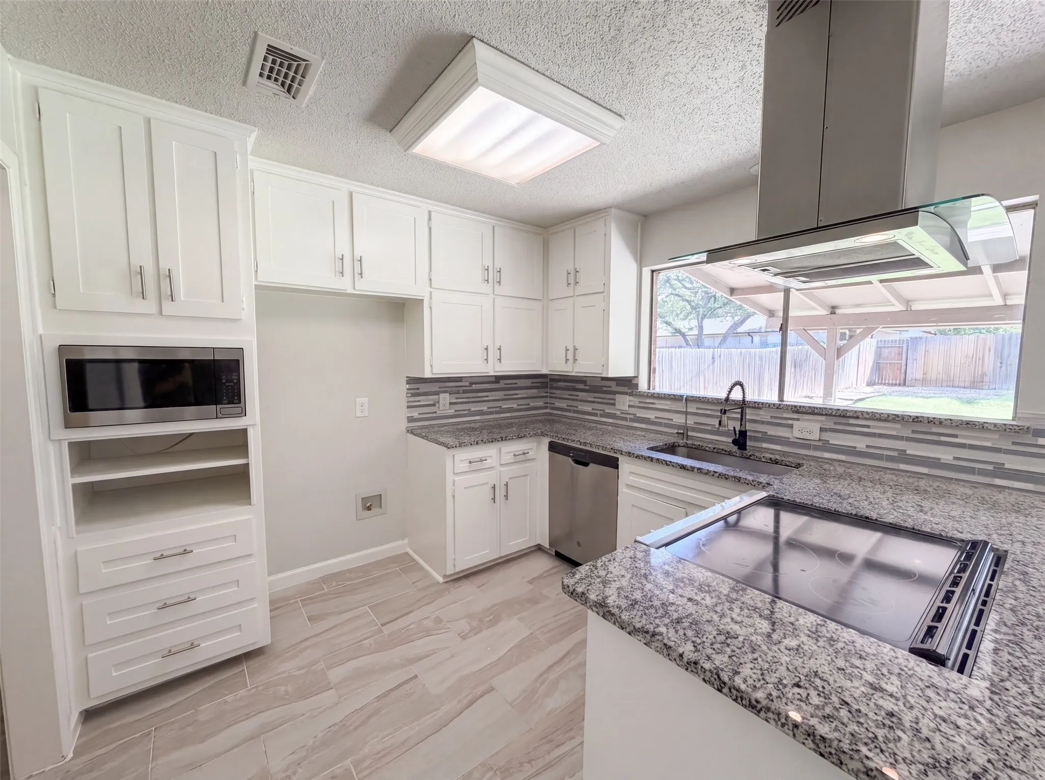 Single Family Residence For Sale in Tarrant County , 2136 Mountainview Drive, Hurst, Texas 76054, 3 Bedroom, 2 Bathroom, 2 Garage spaces, 1,568 Sqft, built in 1971, mls#21353752, Real Estate Agent in Hurst, Homes For Sale in Tarrant county, Homes For Sale in Hurst, Realtor in Hurst Texas, Real Estate Brokerage Independent Realty Texas, Luminita Cordes Realtor
