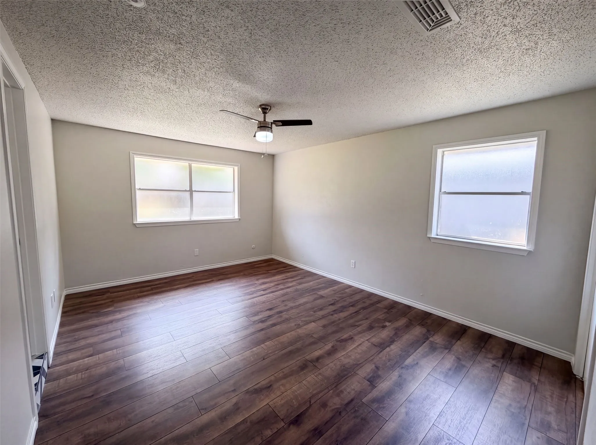 Single Family Residence For Sale in Tarrant County , 2136 Mountainview Drive, Hurst, Texas 76054, 3 Bedroom, 2 Bathroom, 2 Garage spaces, 1,568 Sqft, built in 1971, mls#21353752, Real Estate Agent in Hurst, Homes For Sale in Tarrant county, Homes For Sale in Hurst, Realtor in Hurst Texas, Real Estate Brokerage Independent Realty Texas, Luminita Cordes Realtor