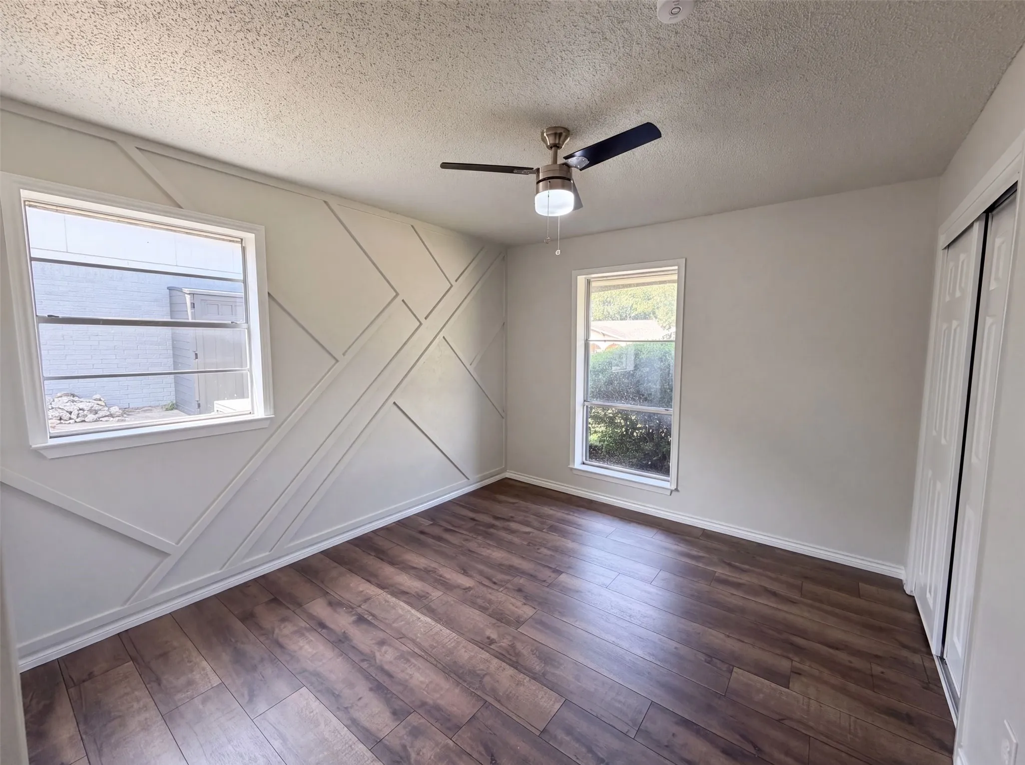 Single Family Residence For Sale in Tarrant County , 2136 Mountainview Drive, Hurst, Texas 76054, 3 Bedroom, 2 Bathroom, 2 Garage spaces, 1,568 Sqft, built in 1971, mls#21353752, Real Estate Agent in Hurst, Homes For Sale in Tarrant county, Homes For Sale in Hurst, Realtor in Hurst Texas, Real Estate Brokerage Independent Realty Texas, Luminita Cordes Realtor